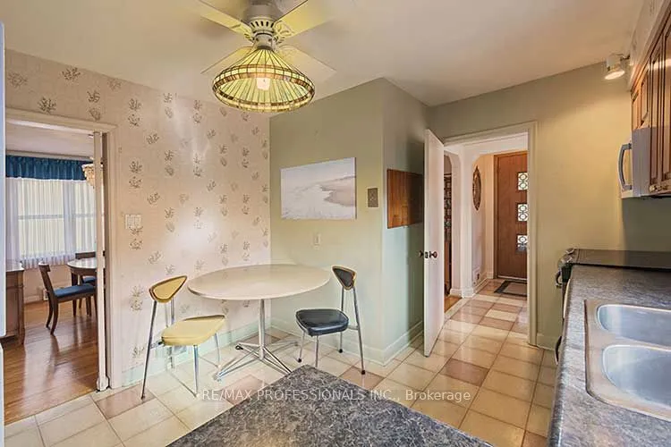 Detached kitchen at 32 Northampton Drive Toronto