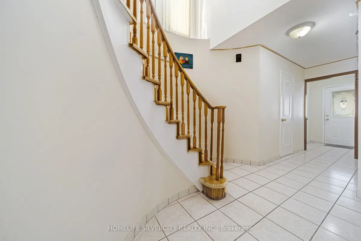 19 Pickard Lane, ON L6Y 2M4