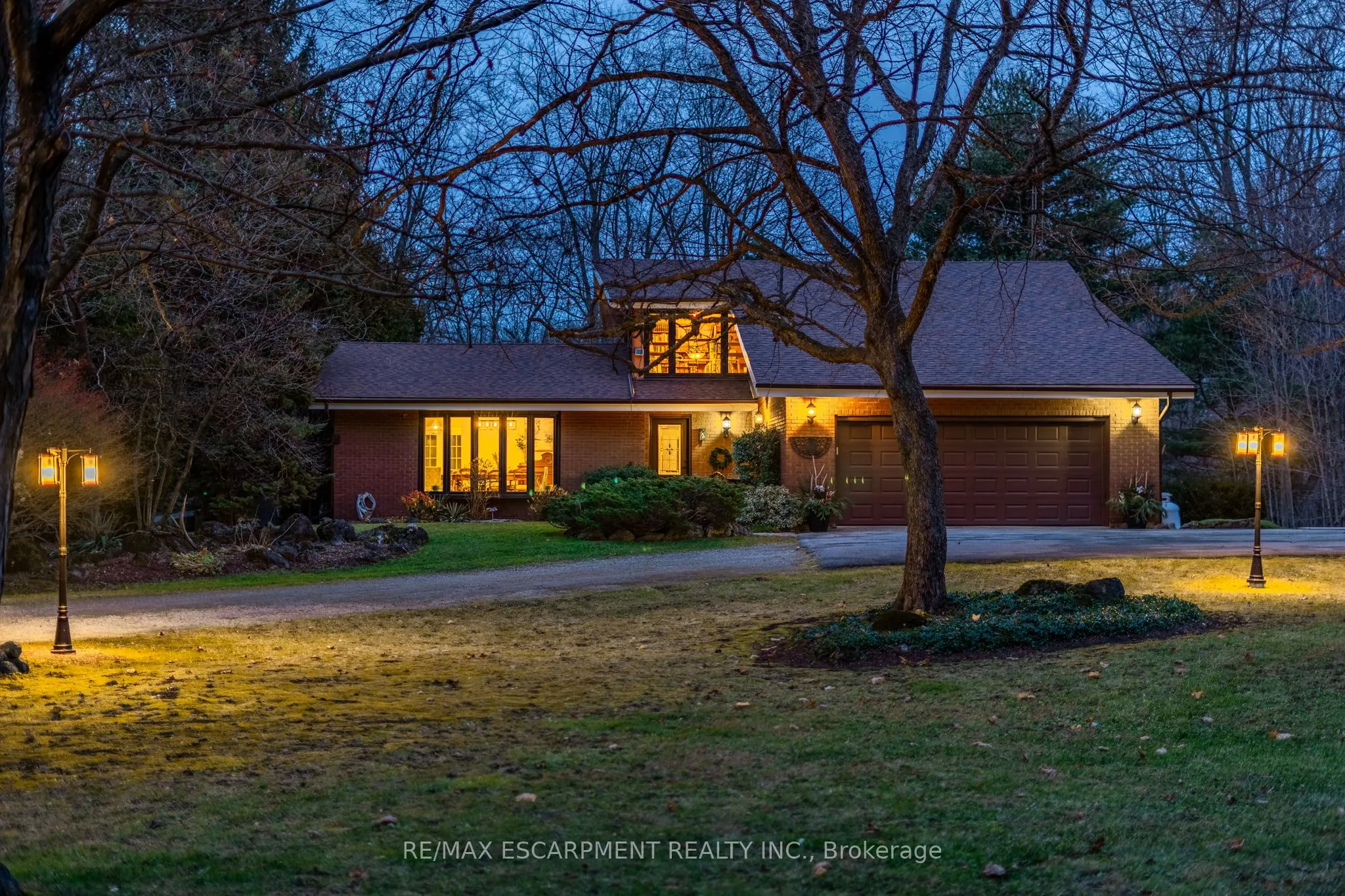 Detached 5 bedroom 4 bathroom at 7575 Milburough Line in Milton - MLS# W12576174