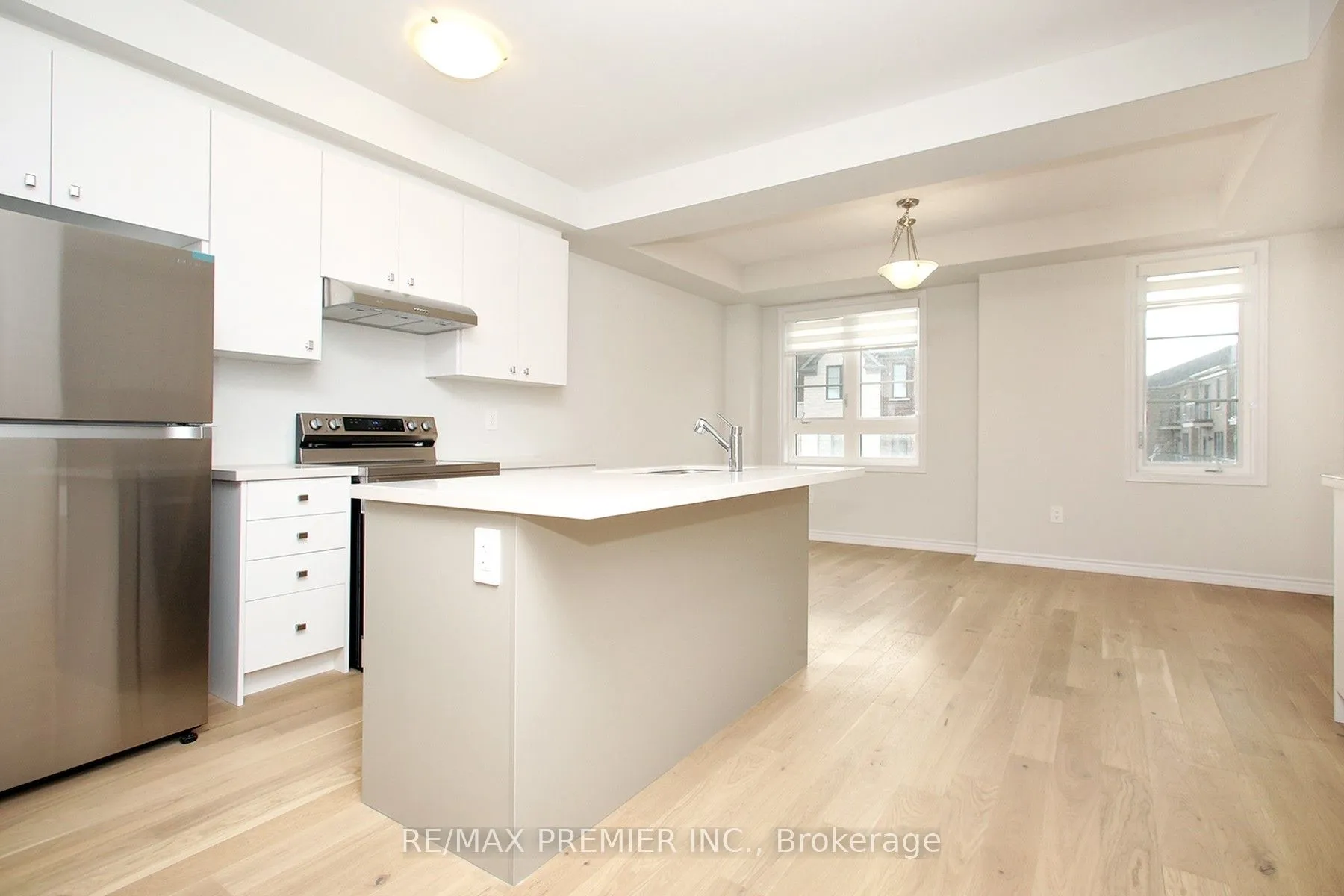 Att/Row/Townhouse living room at 5897 Saigon Street Mississauga