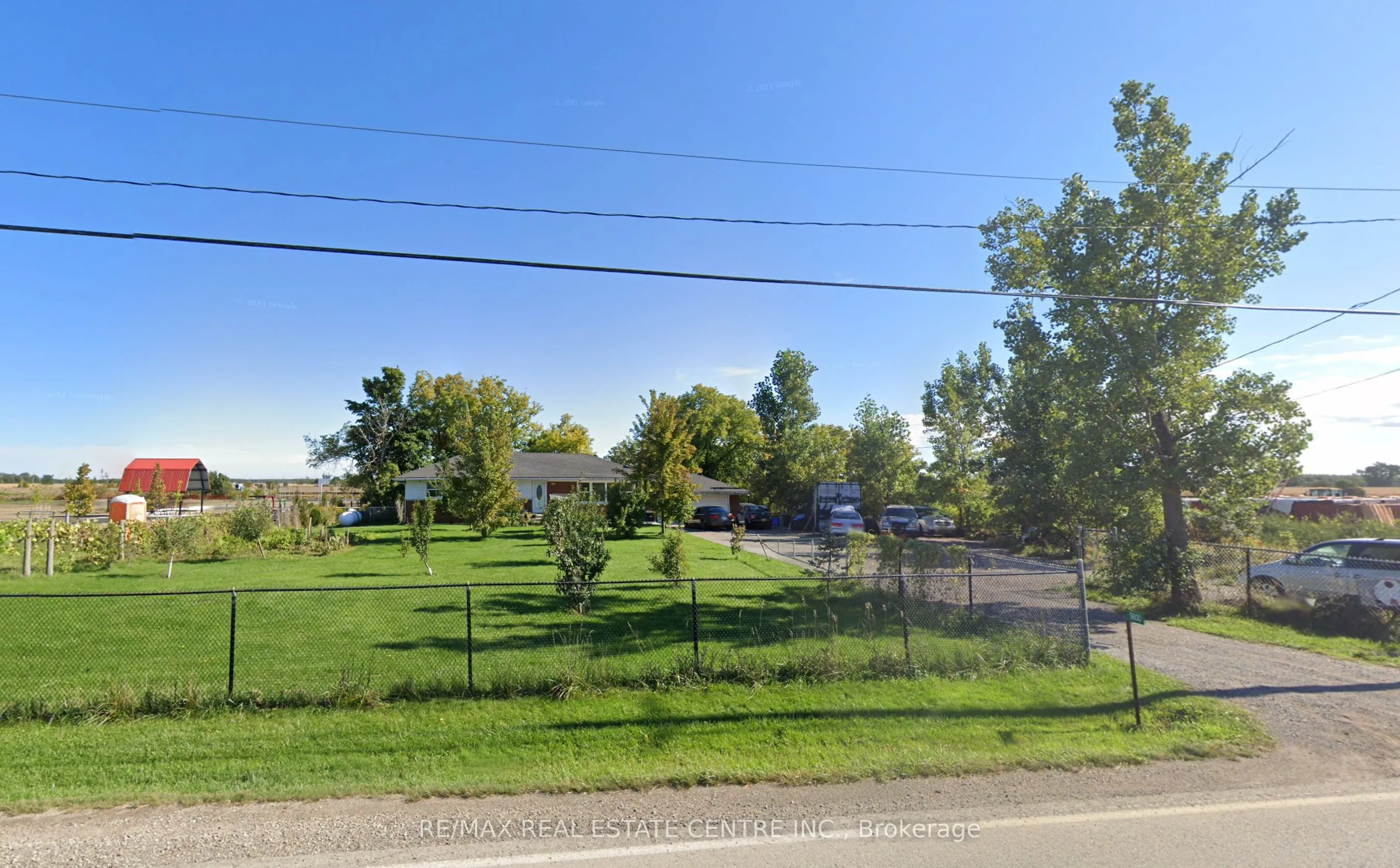 Detached 6 bedroom 1 bathroom at 9800 Britannia Road in Milton - MLS# W12577022