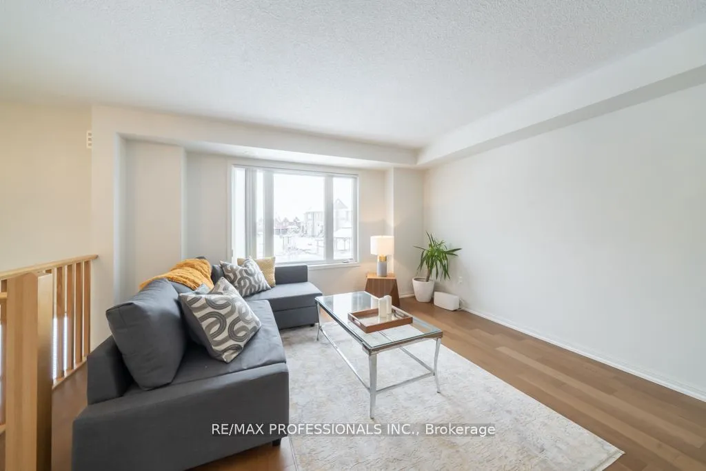 Condo Townhouse living room at 3135 Boxford Crescent Mississauga