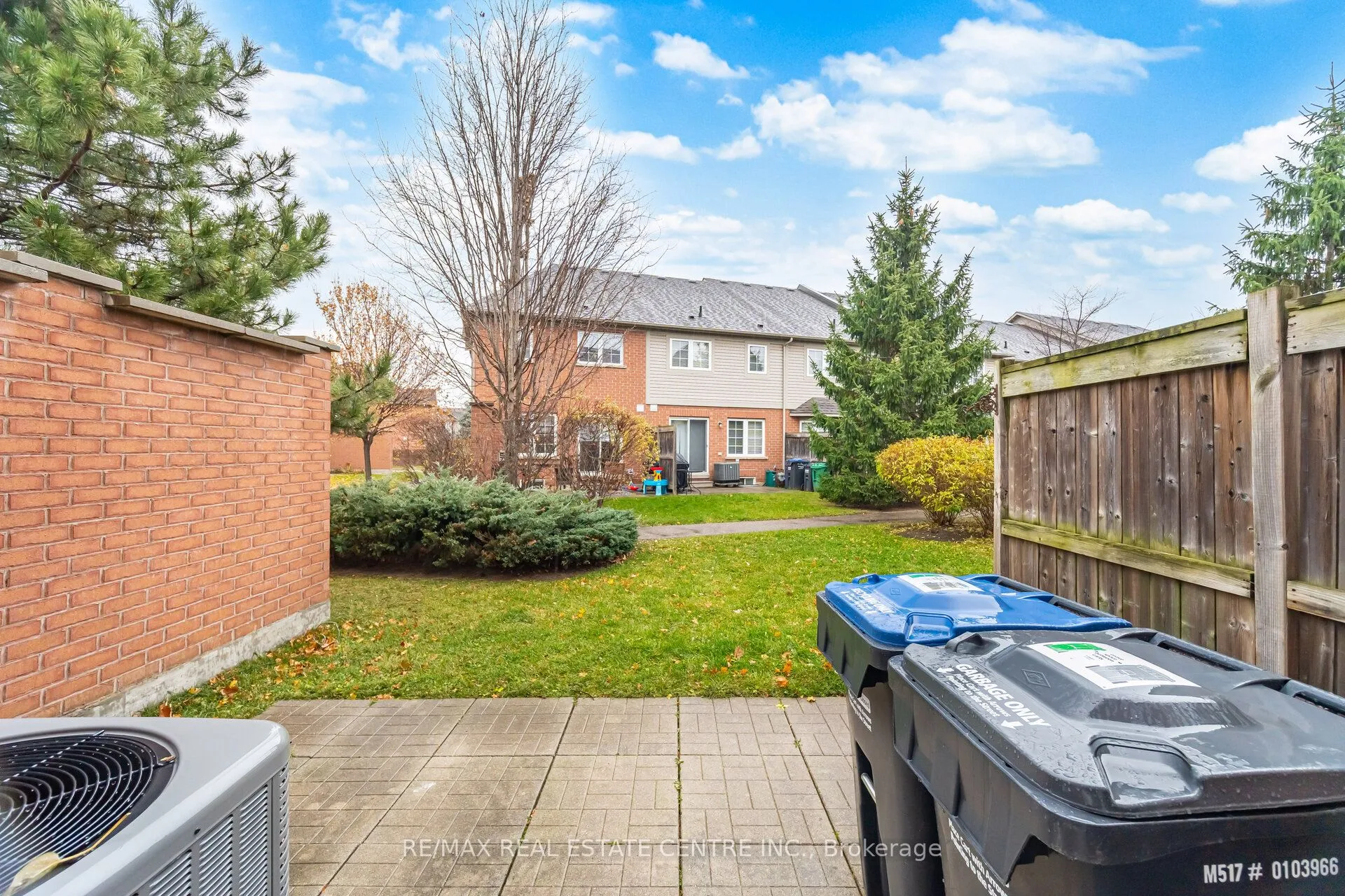 Condo Townhouse kitchen at 3150 Erin Centre Boulevard Mississauga