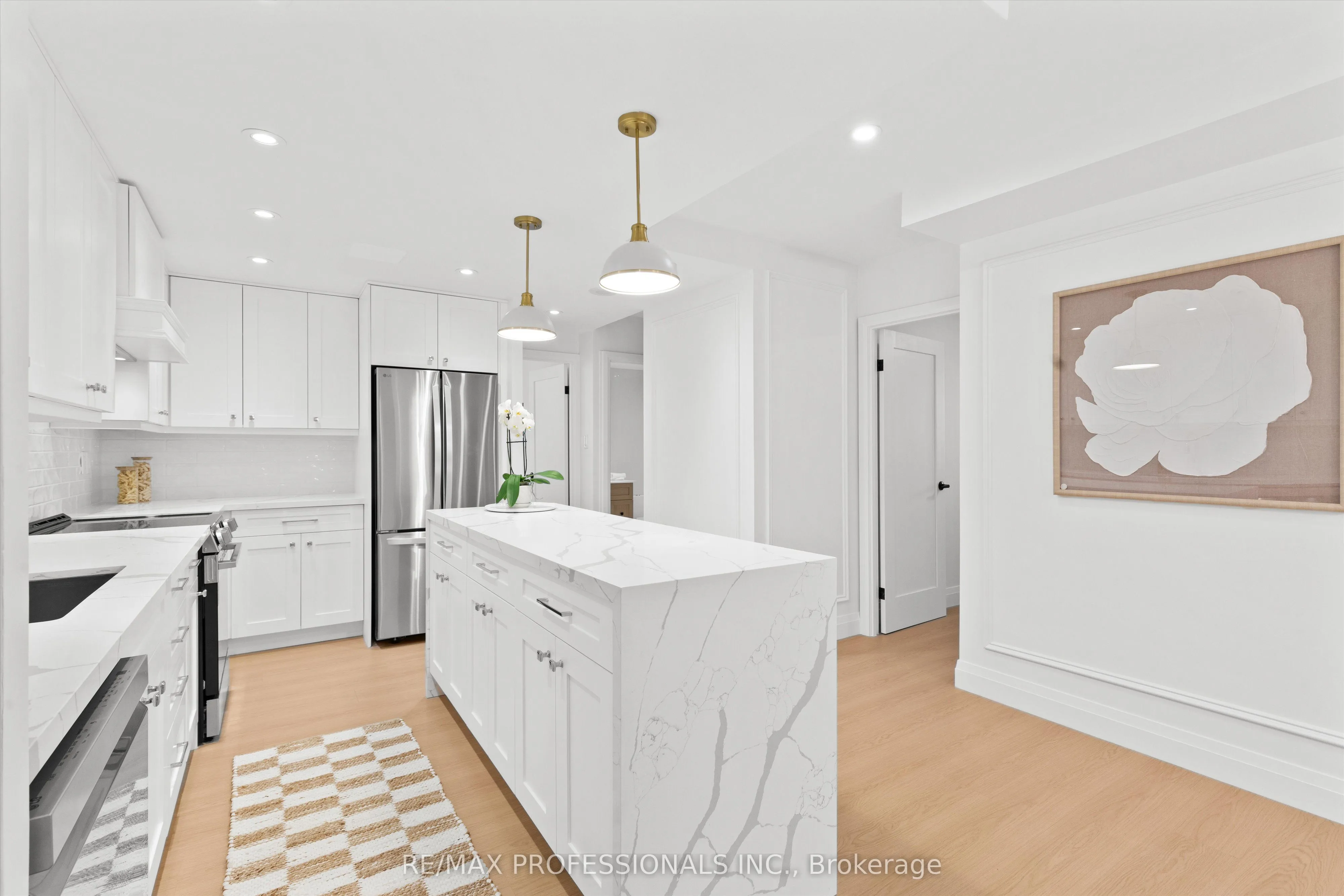 Condo Apartment interior view at 820 Burnhamthorpe Road Toronto