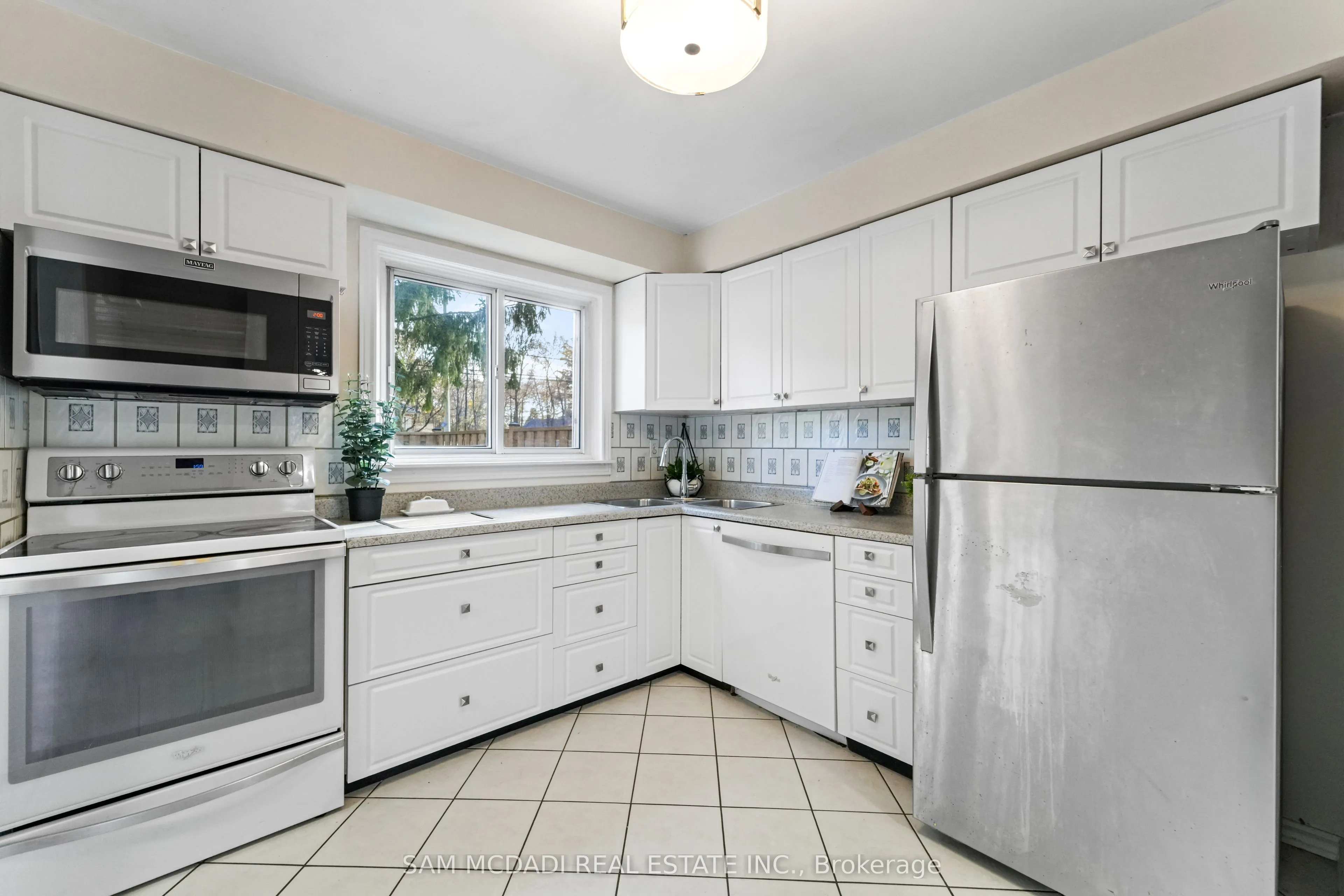 Condo Townhouse living room at 1050 Shawnmarr Road Mississauga