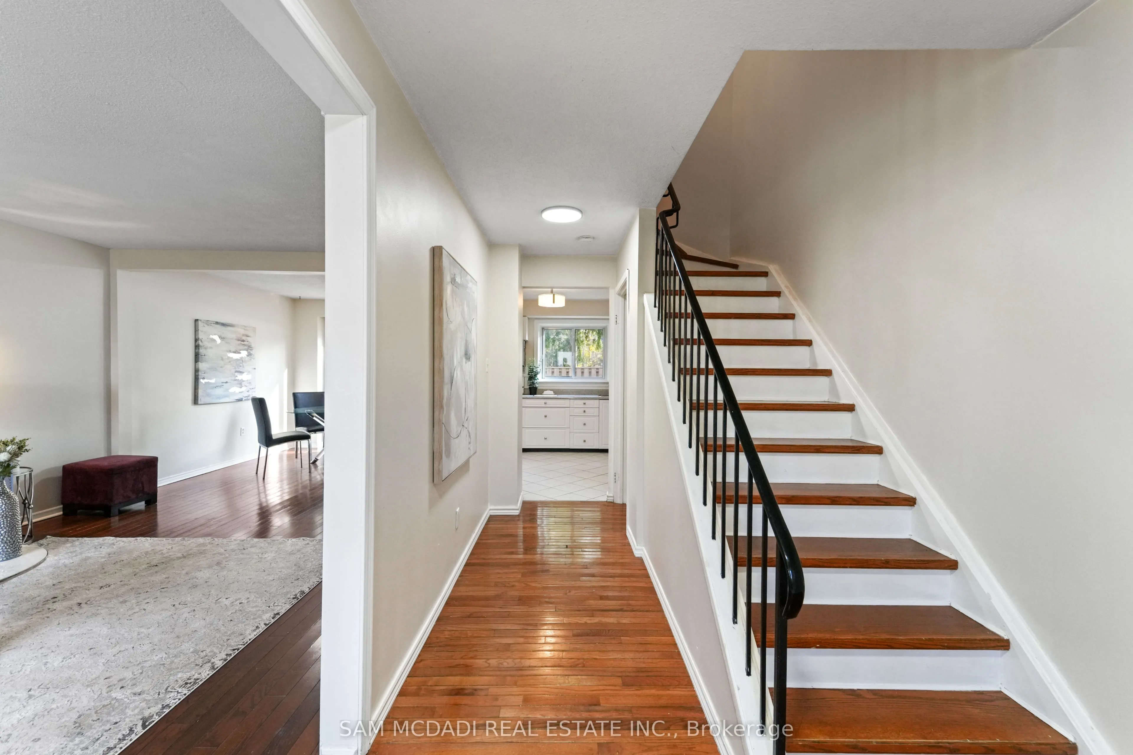 Condo Townhouse 4 bedroom 2 bathroom at 1050 Shawnmarr Road in Mississauga - MLS# W12578374