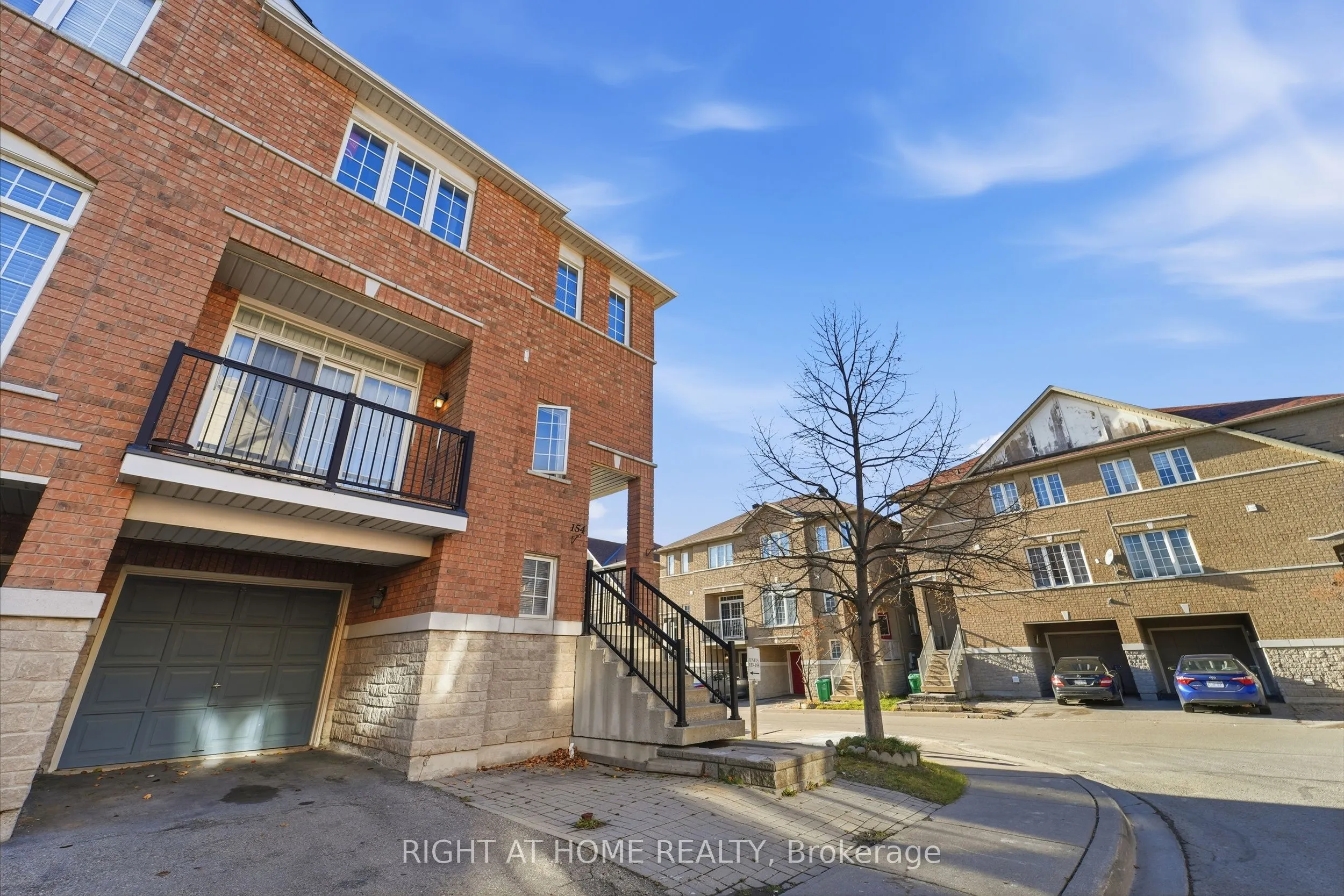 Condo Townhouse interior view at 7155 Magistrate Terrace Mississauga