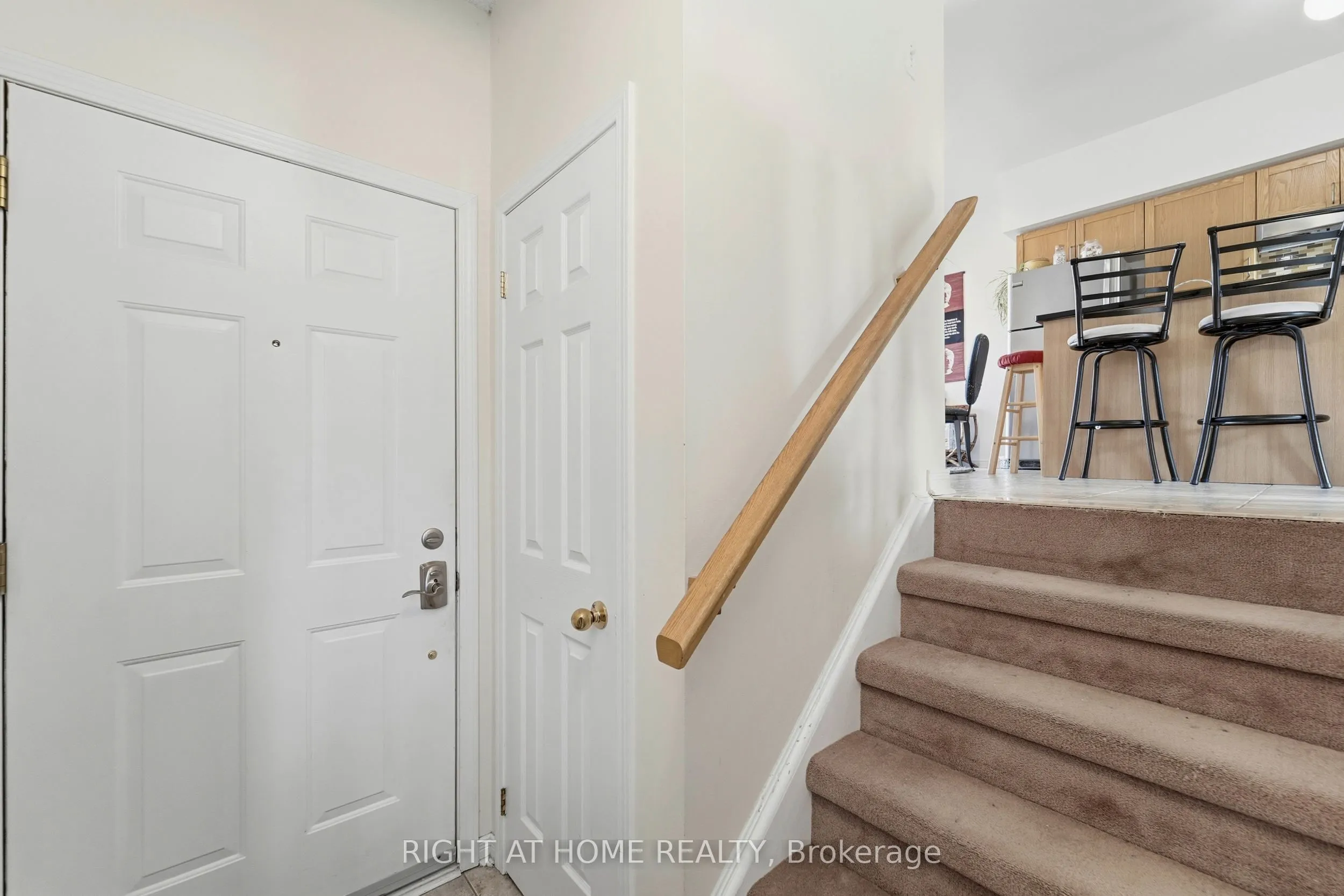 Condo Townhouse kitchen at 7155 Magistrate Terrace Mississauga