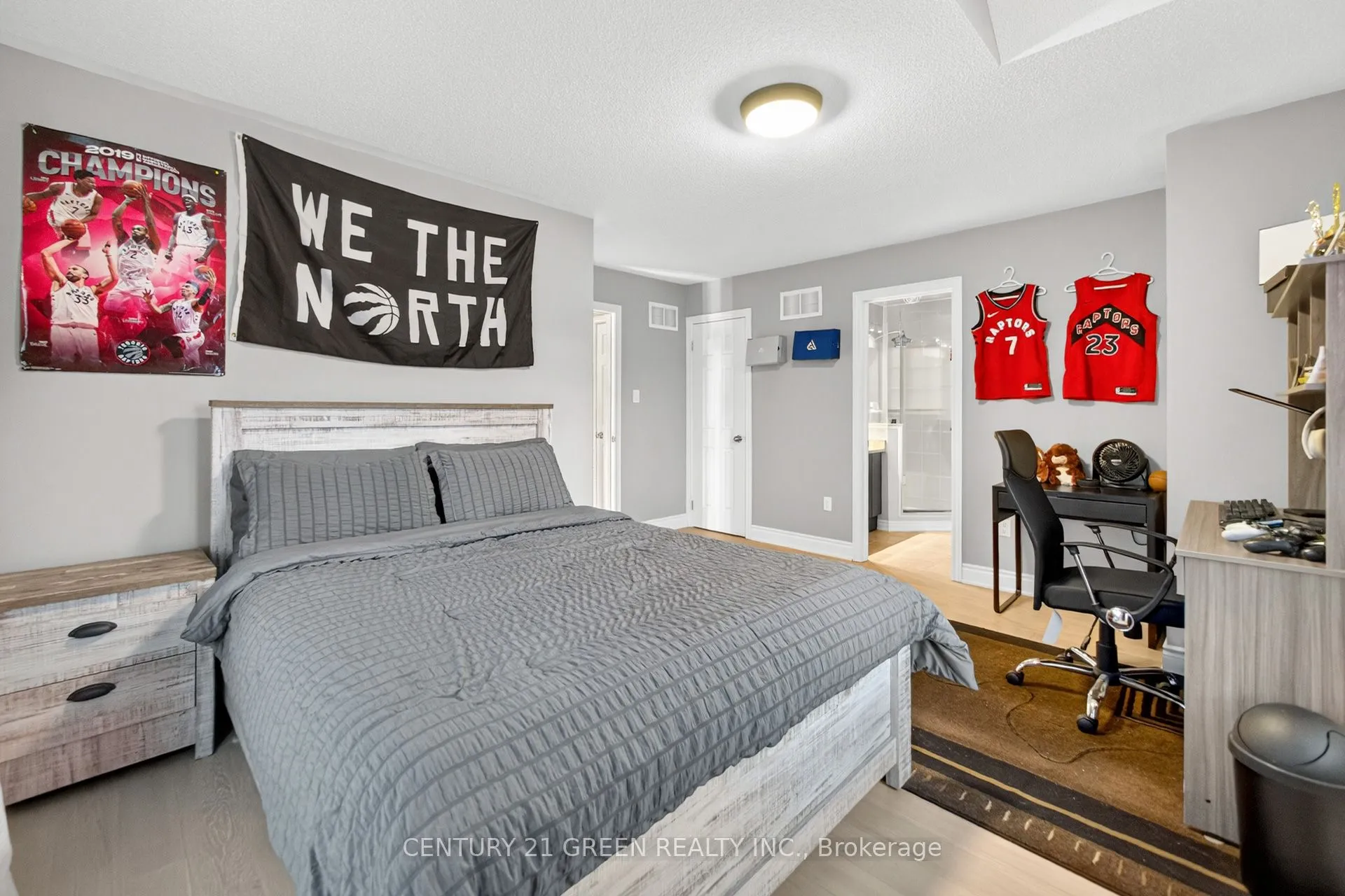 Att/Row/Townhouse kitchen at 929 TRANSOM Crescent Milton