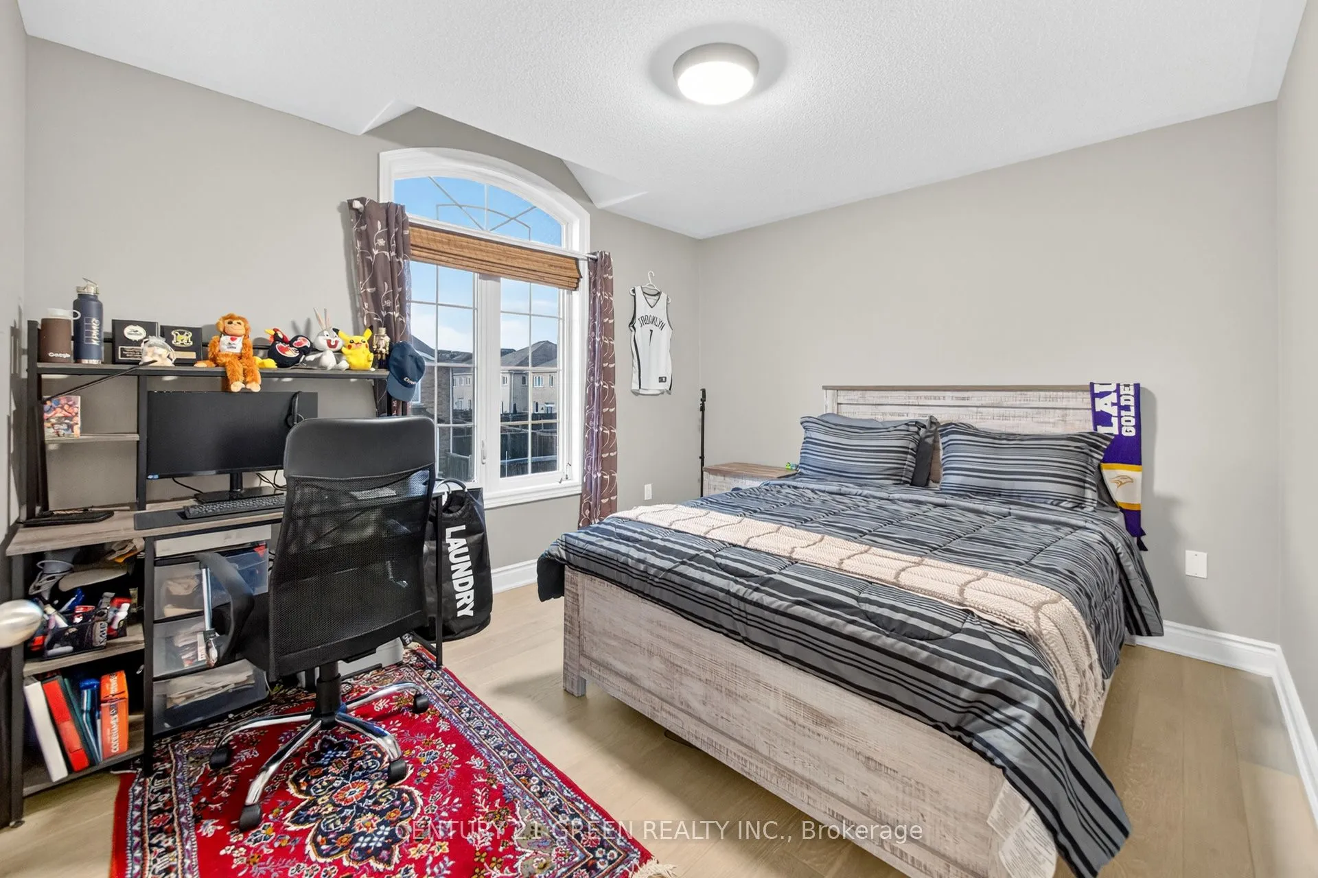 Att/Row/Townhouse living room at 929 TRANSOM Crescent Milton