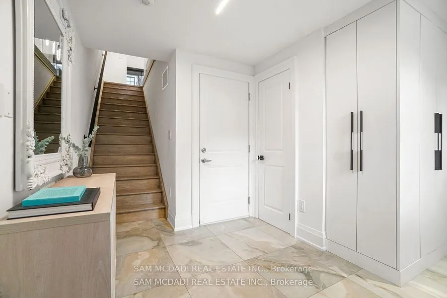 Condo Townhouse kitchen at 10 Lunar Crescent Mississauga