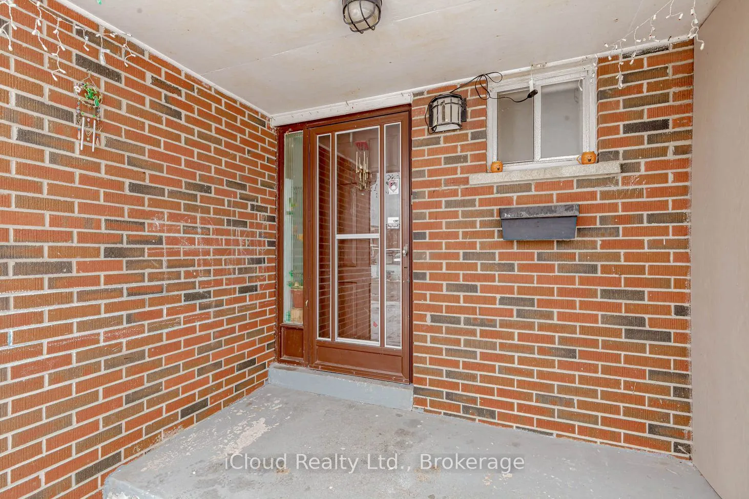 Condo Townhouse interior view at 7406 Darcel Avenue Mississauga