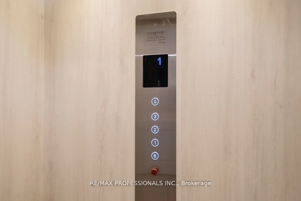 Att/Row/Townhouse kitchen at 100 Salina Street Mississauga