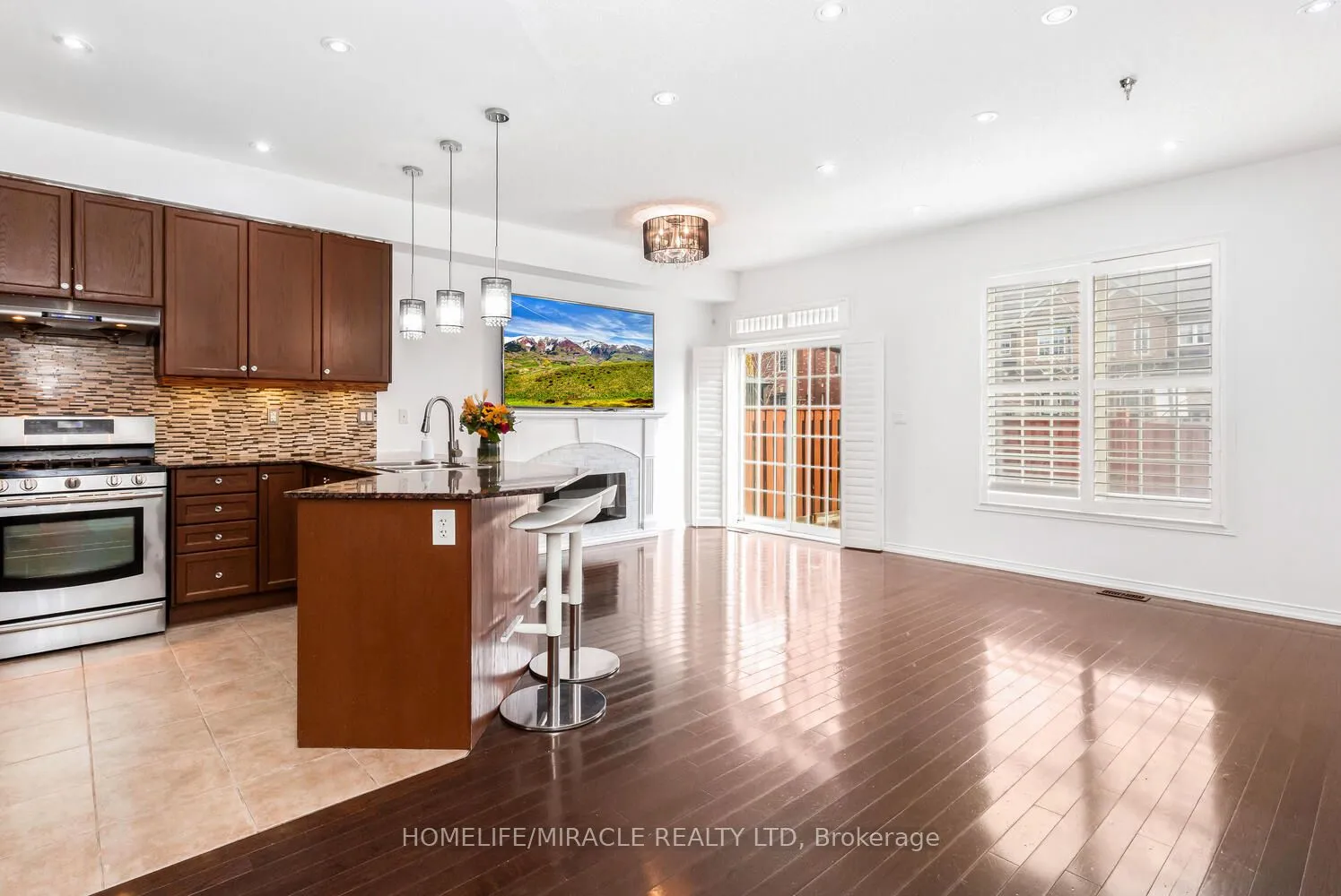 Att/Row/Townhouse kitchen at 745 Farmstead Drive Milton