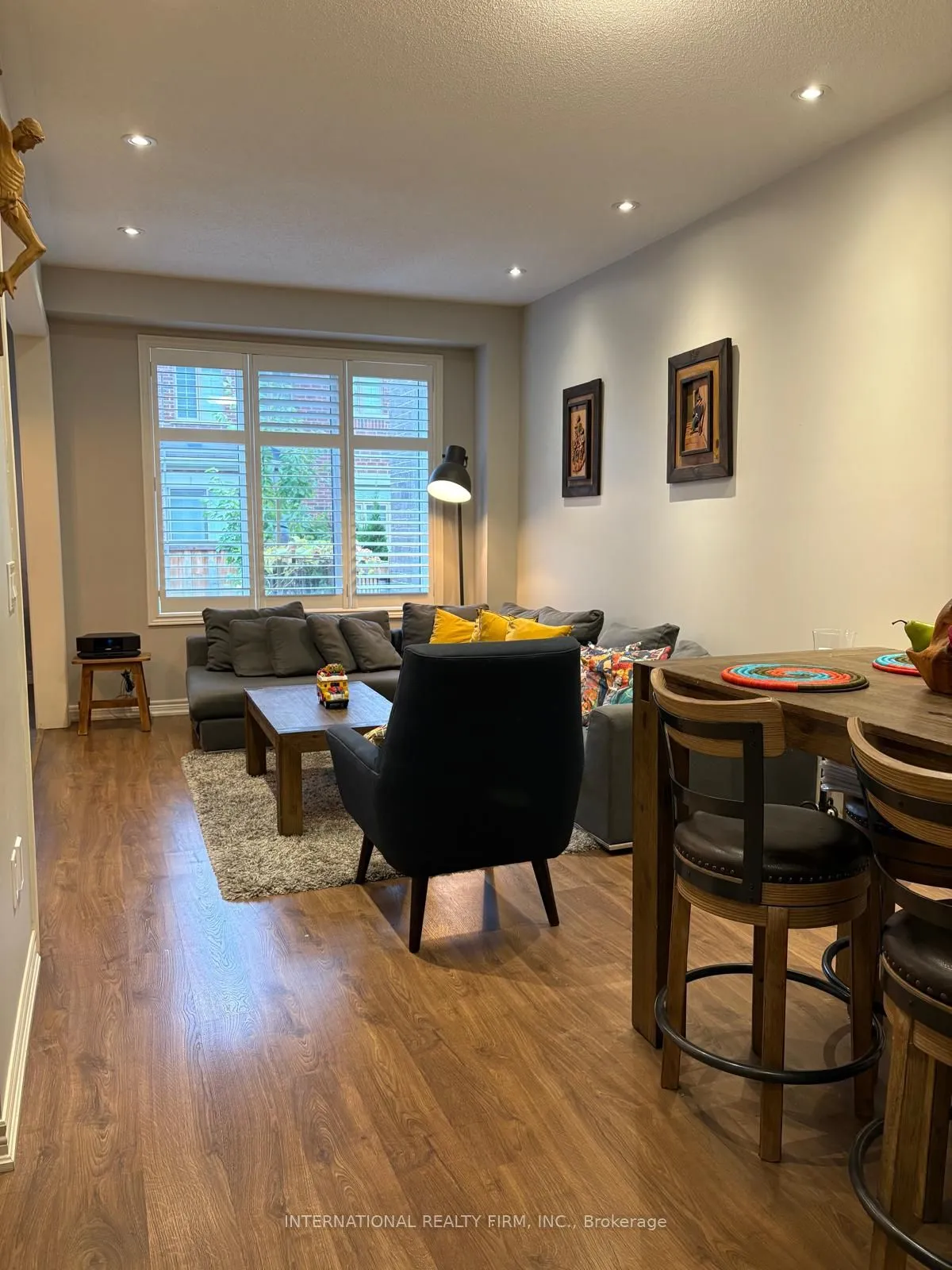 Att/Row/Townhouse kitchen at 1477 Pratt Heights Milton