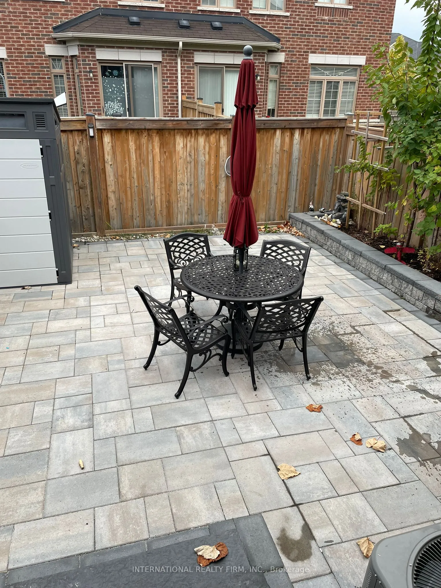 Att/Row/Townhouse interior view at 1477 Pratt Heights Milton