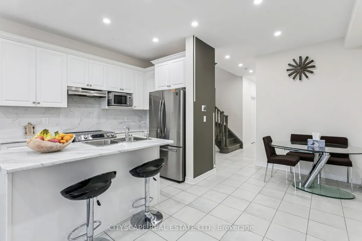 72 Finegan Circle, ON L7A 4Z8