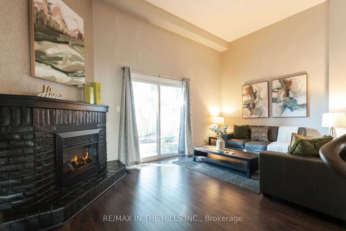 Condo Townhouse 3 bedroom 2 bathroom at 3360 Council Ring Road in Mississauga - MLS# W12584420