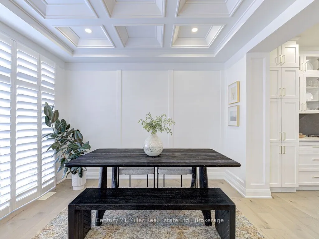 Detached living room at 517 Kennedy Circle Milton