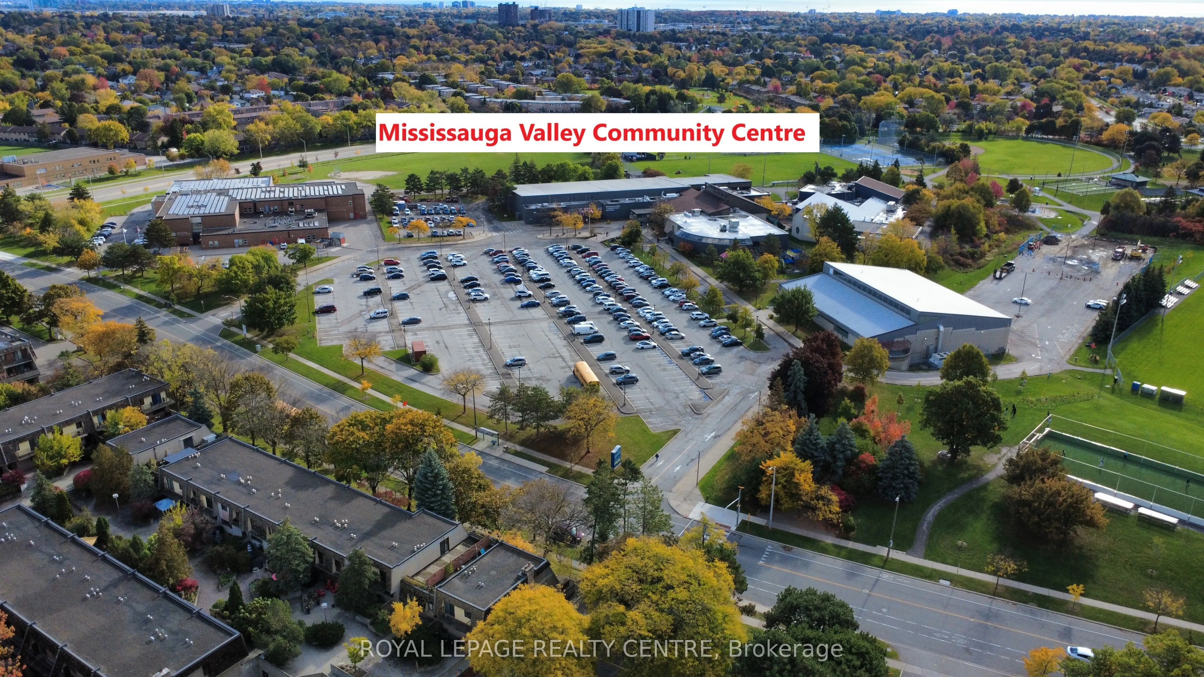 Condo Townhouse kitchen at 1330 Mississauga Valley Boulevard Mississauga
