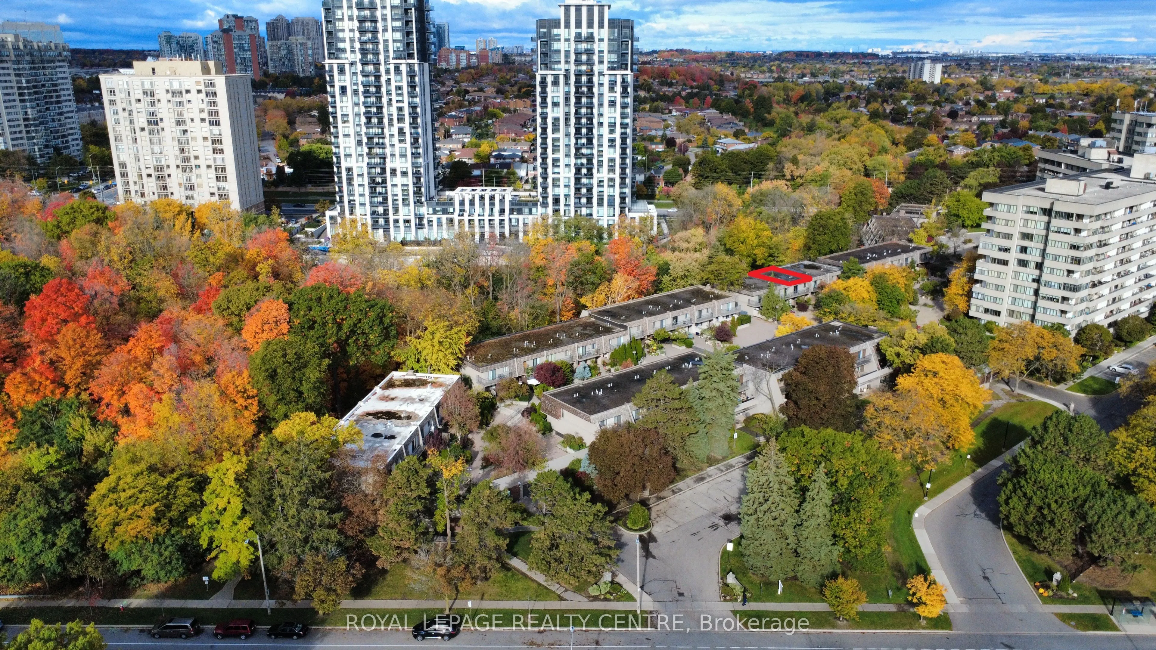 Condo Townhouse interior view at 1330 Mississauga Valley Boulevard Mississauga
