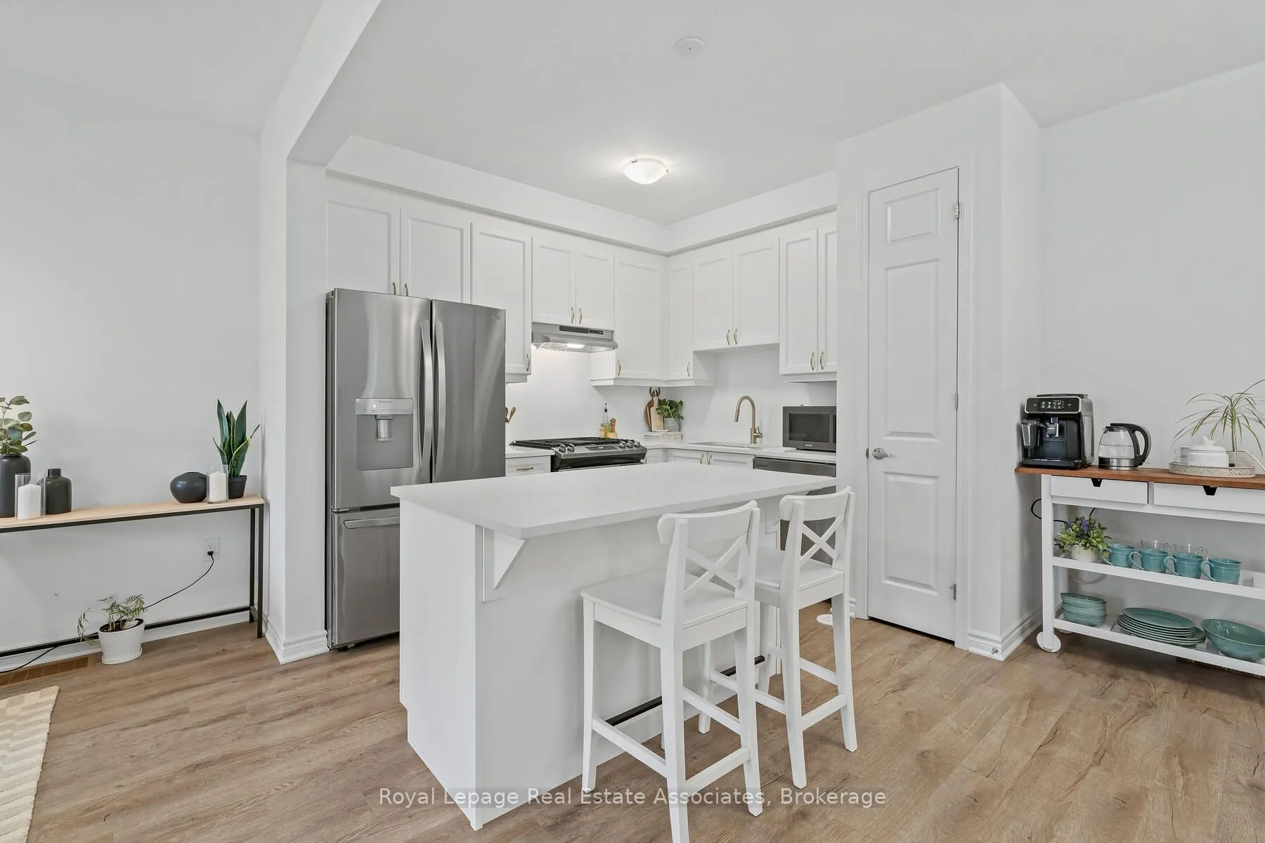 Att/Row/Townhouse kitchen at 1254 Havelock Gardens Milton