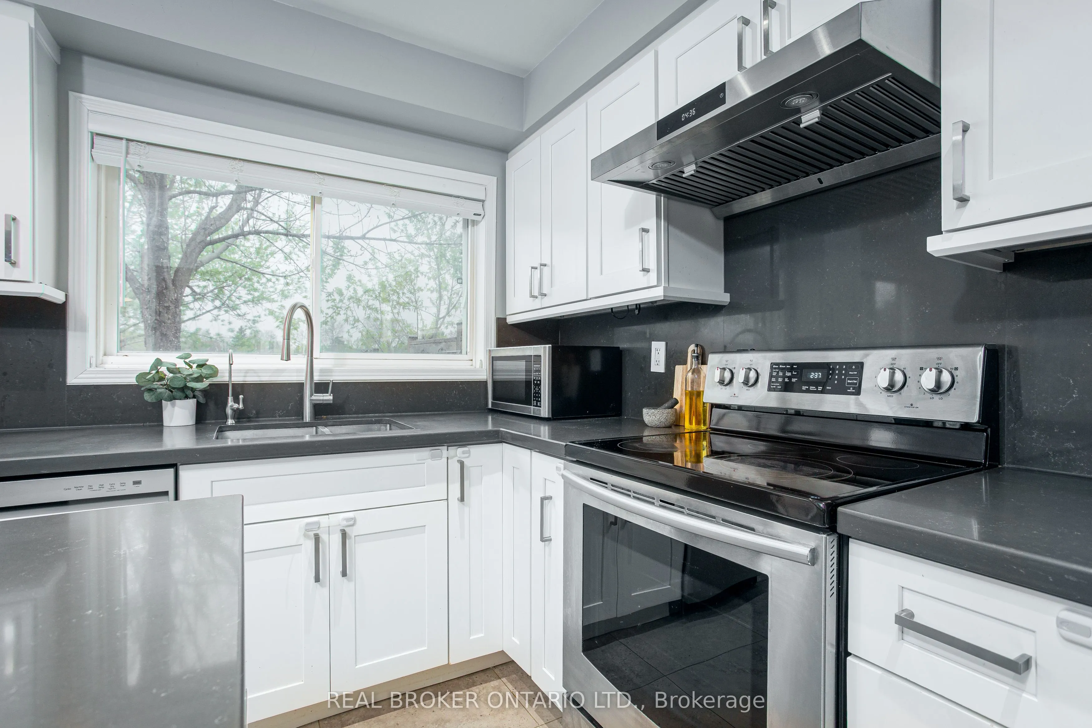 Condo Townhouse kitchen at 86 Joymar Drive Mississauga