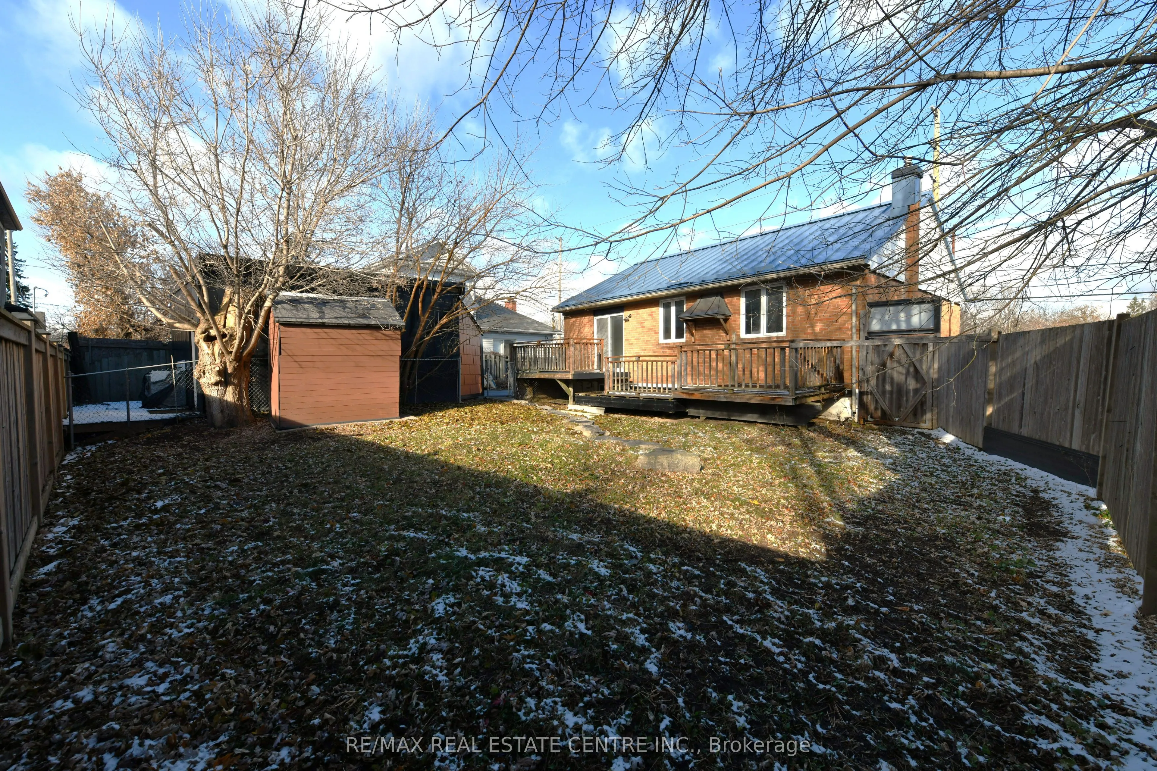 Detached kitchen at 148 Ontario Street Milton
