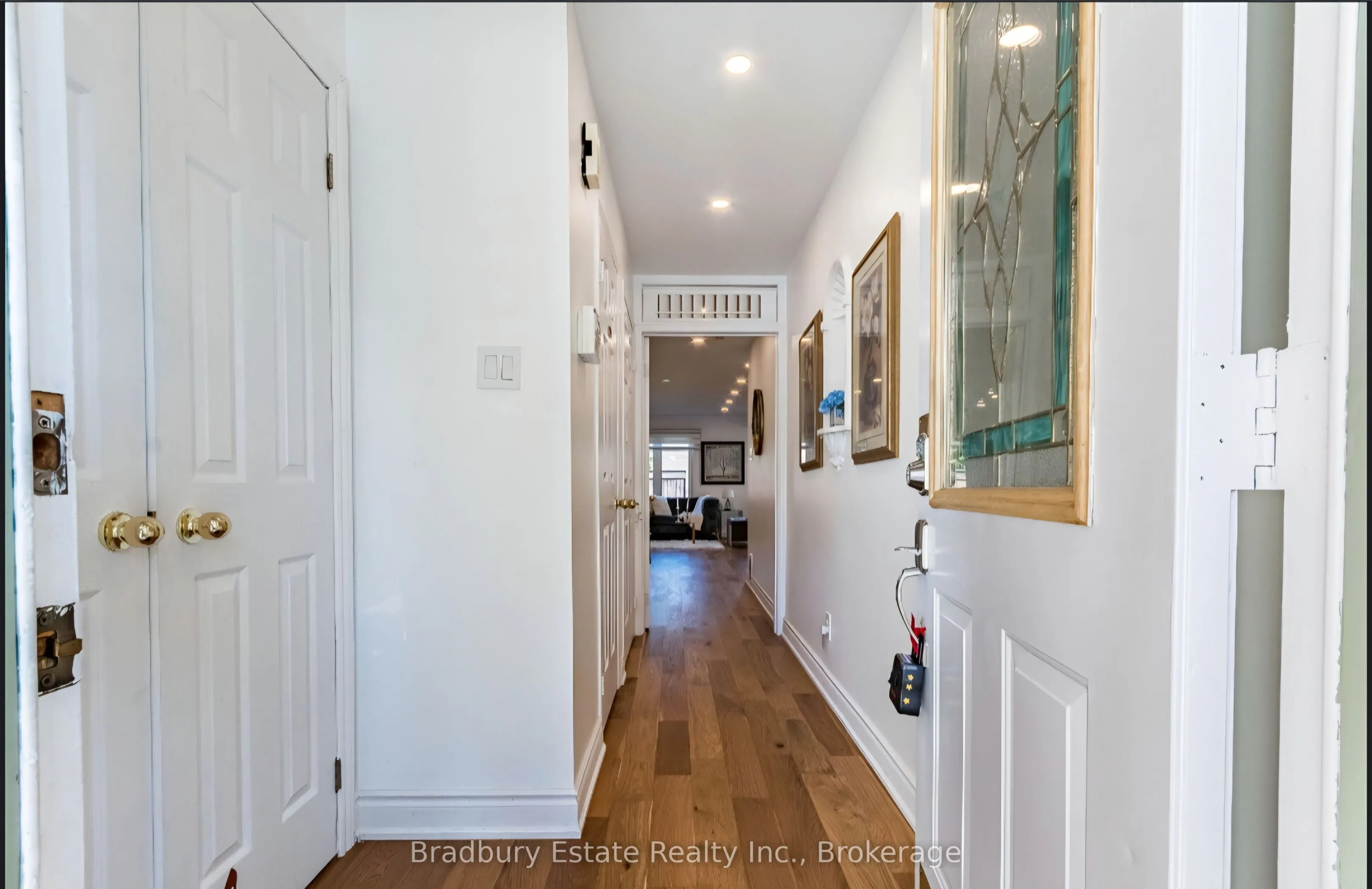 Att/Row/Townhouse living room at 6973 Lisanne Court Mississauga