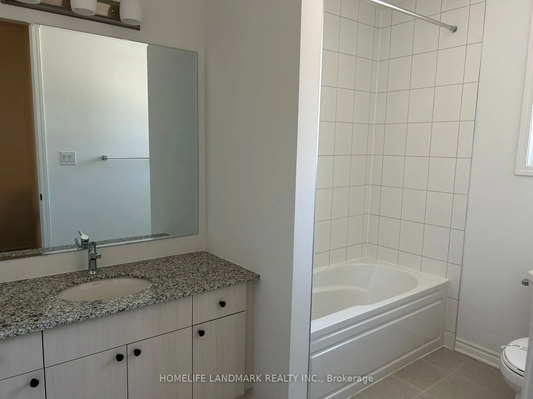 Att/Row/Townhouse living room at 1836 Thames Circle Milton