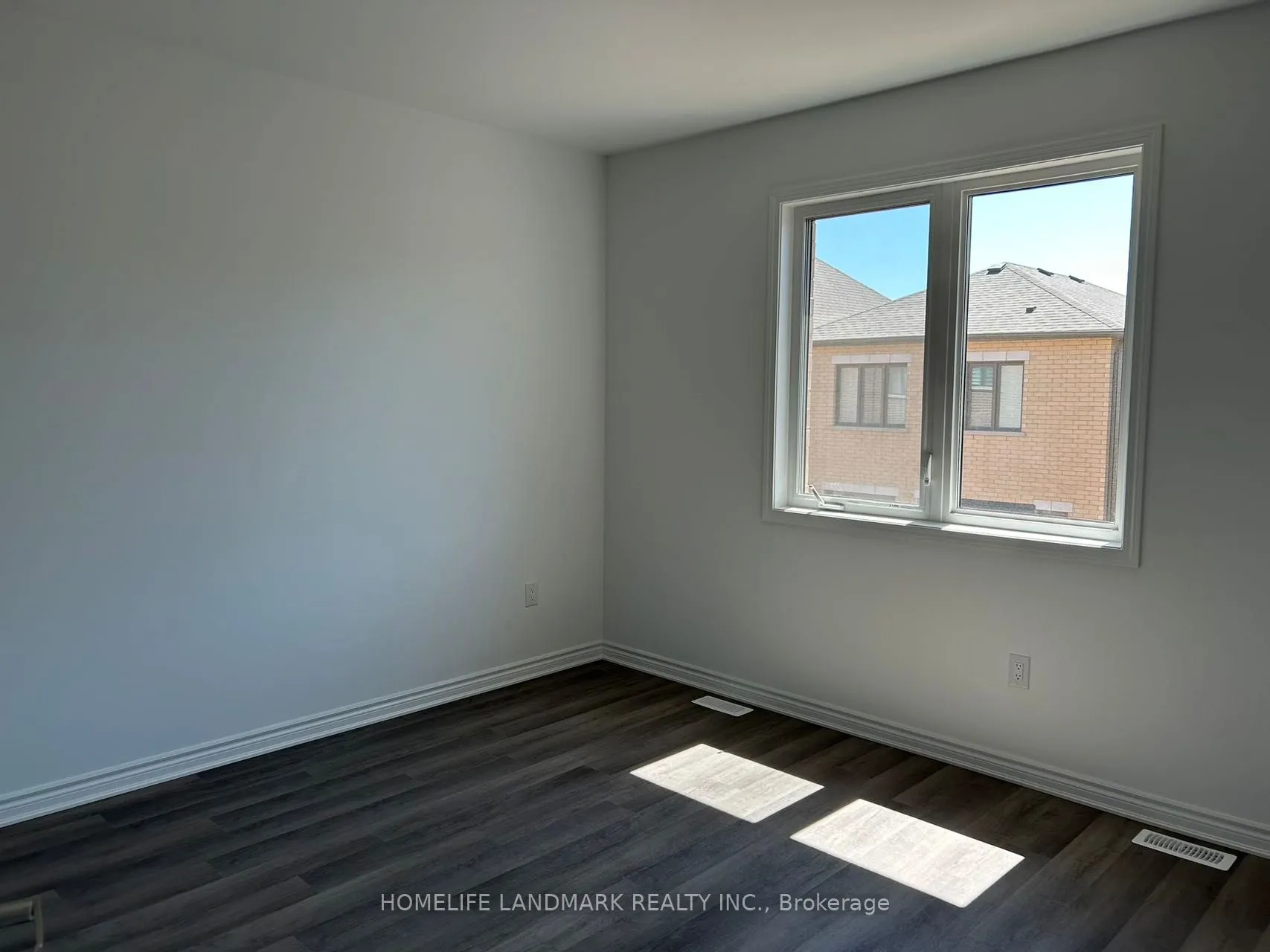 Att/Row/Townhouse kitchen at 1836 Thames Circle Milton