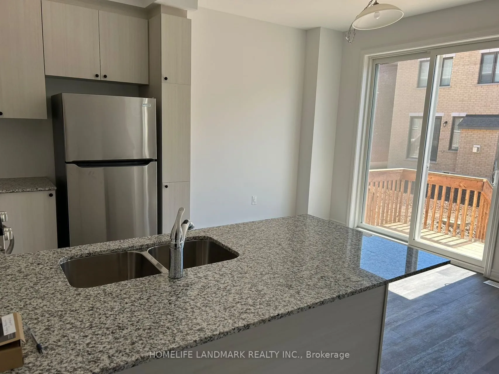 Att/Row/Townhouse interior view at 1836 Thames Circle Milton