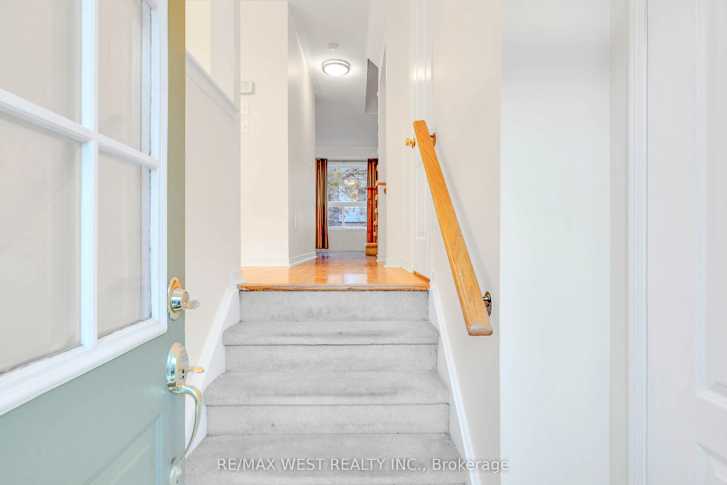 Condo Townhouse living room at 5530 Glen Erin Drive Mississauga