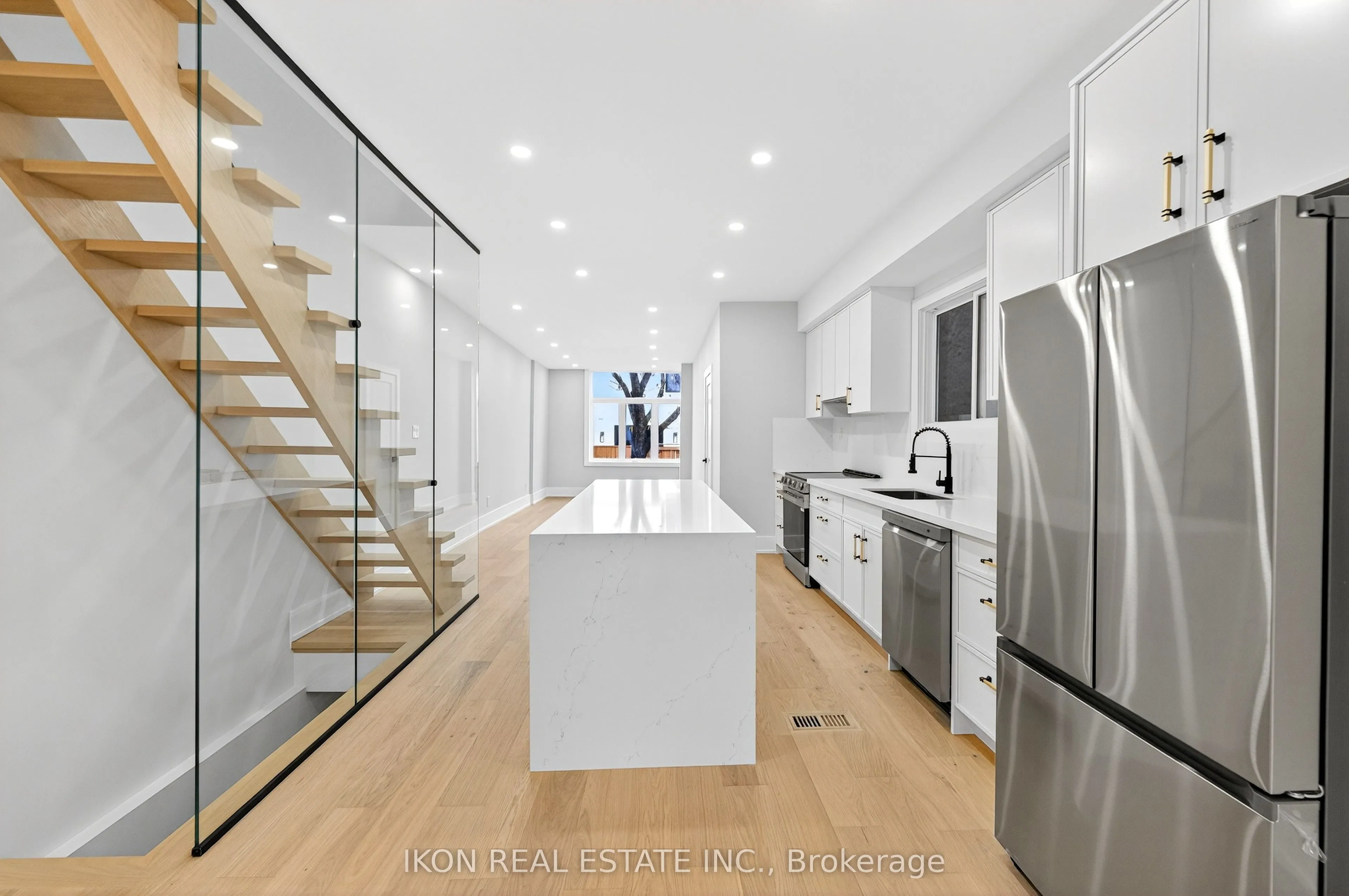 Detached living room at 475 Delaware Avenue Toronto