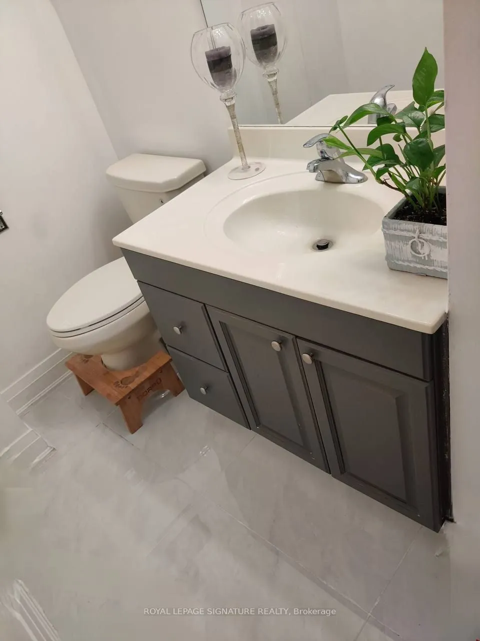 Condo Townhouse kitchen at 5020 Delaware Drive Mississauga