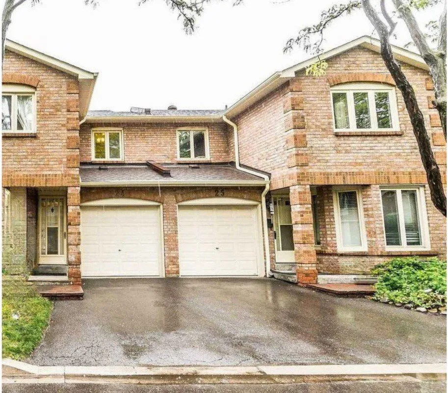 Condo Townhouse 4 bedroom 3 bathroom at 5020 Delaware Drive in Mississauga - MLS# W12587718
