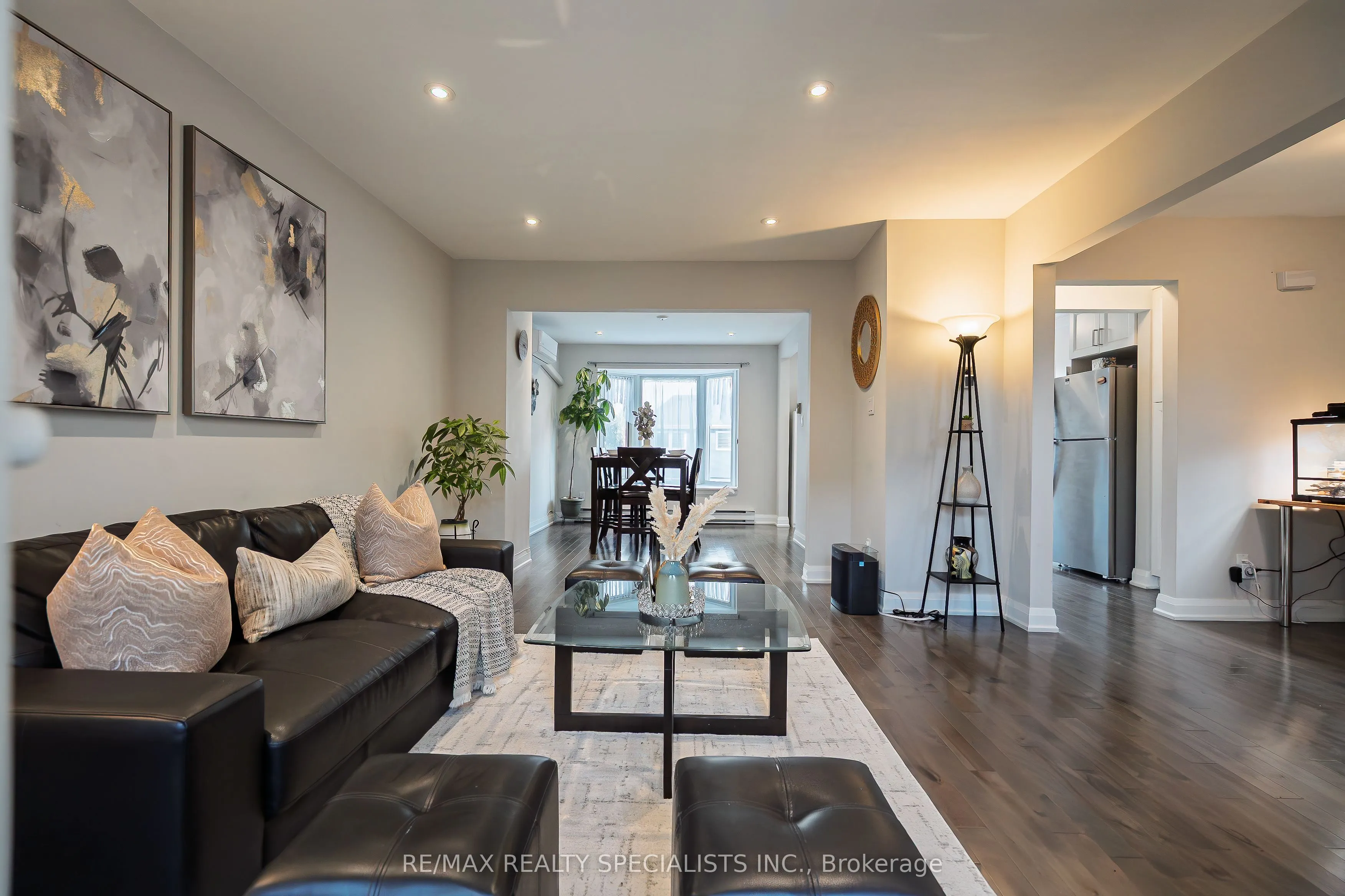 Condo Townhouse interior view at 6780 Formentera Avenue Mississauga