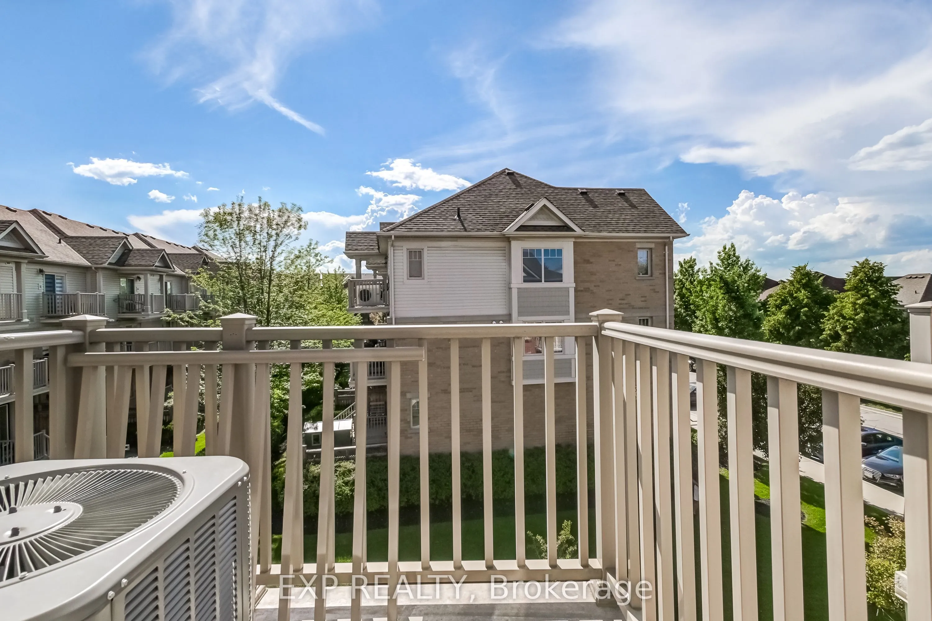 Condo Townhouse living room at 3250 Bentley Drive Mississauga