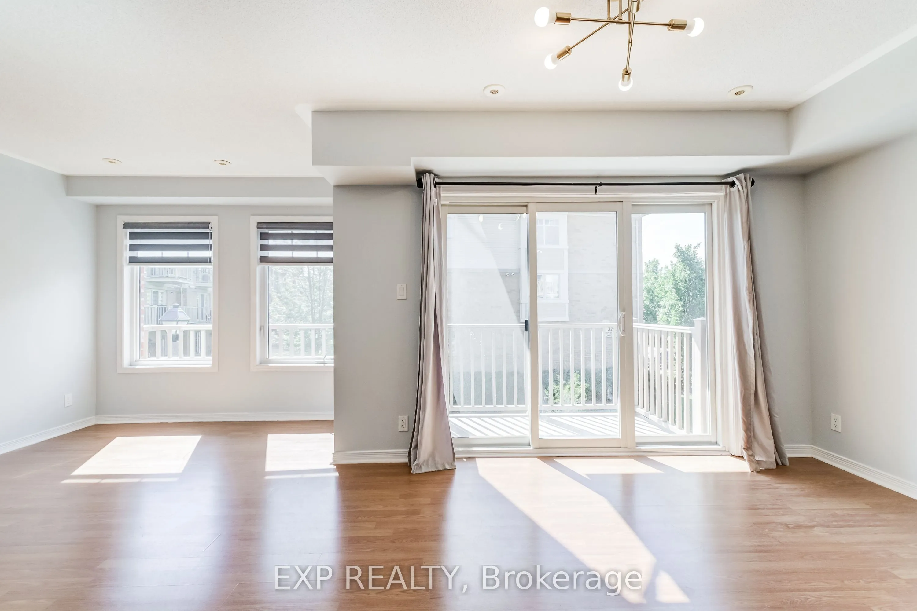 Condo Townhouse kitchen at 3250 Bentley Drive Mississauga