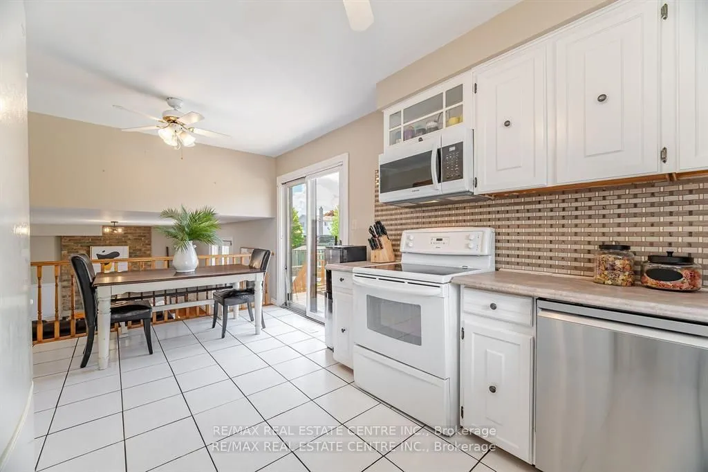 Detached kitchen at 583 Moorelands Crescent Milton
