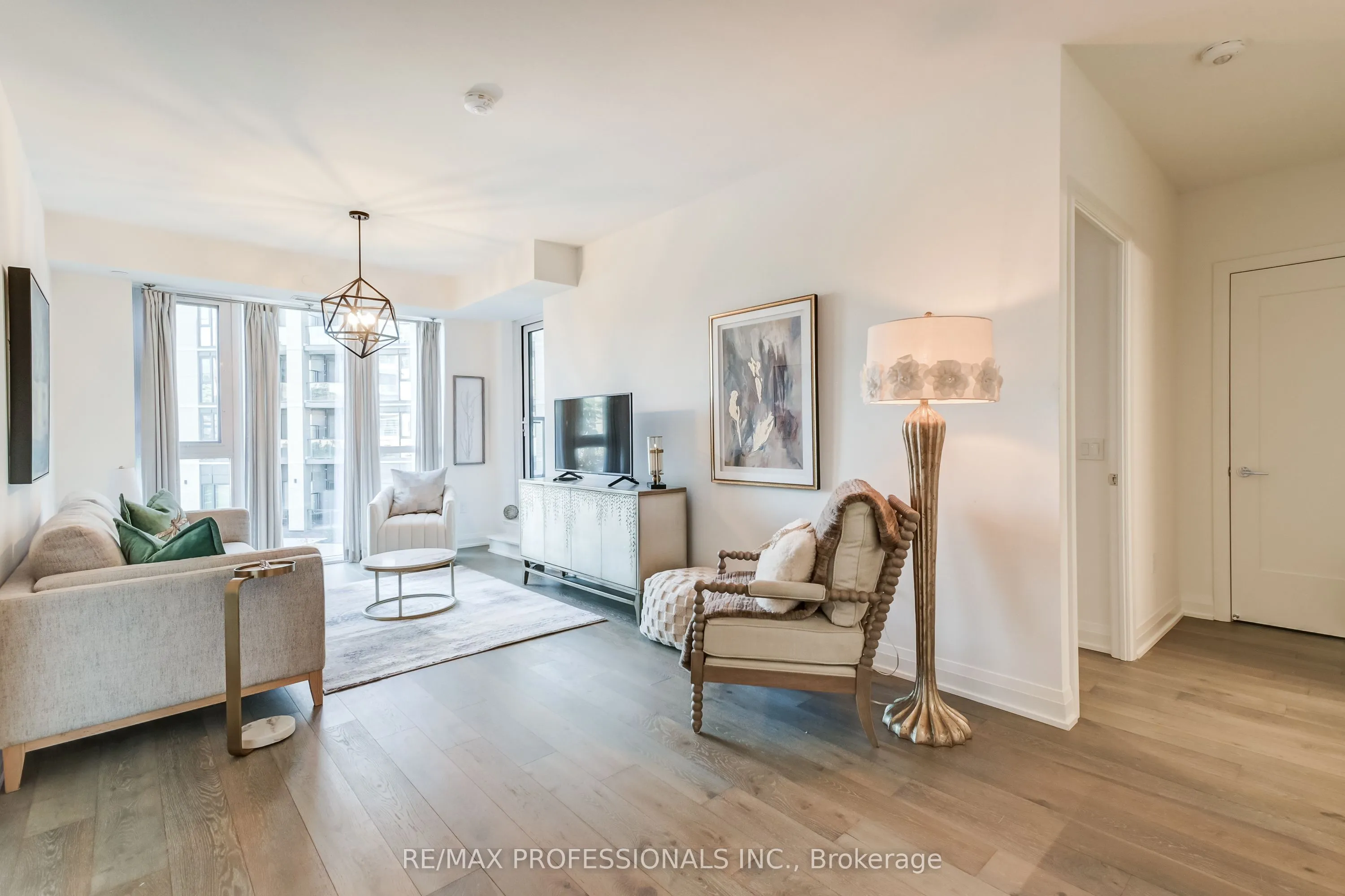 Condo Apartment kitchen at 293 The Kingsway N/A Toronto