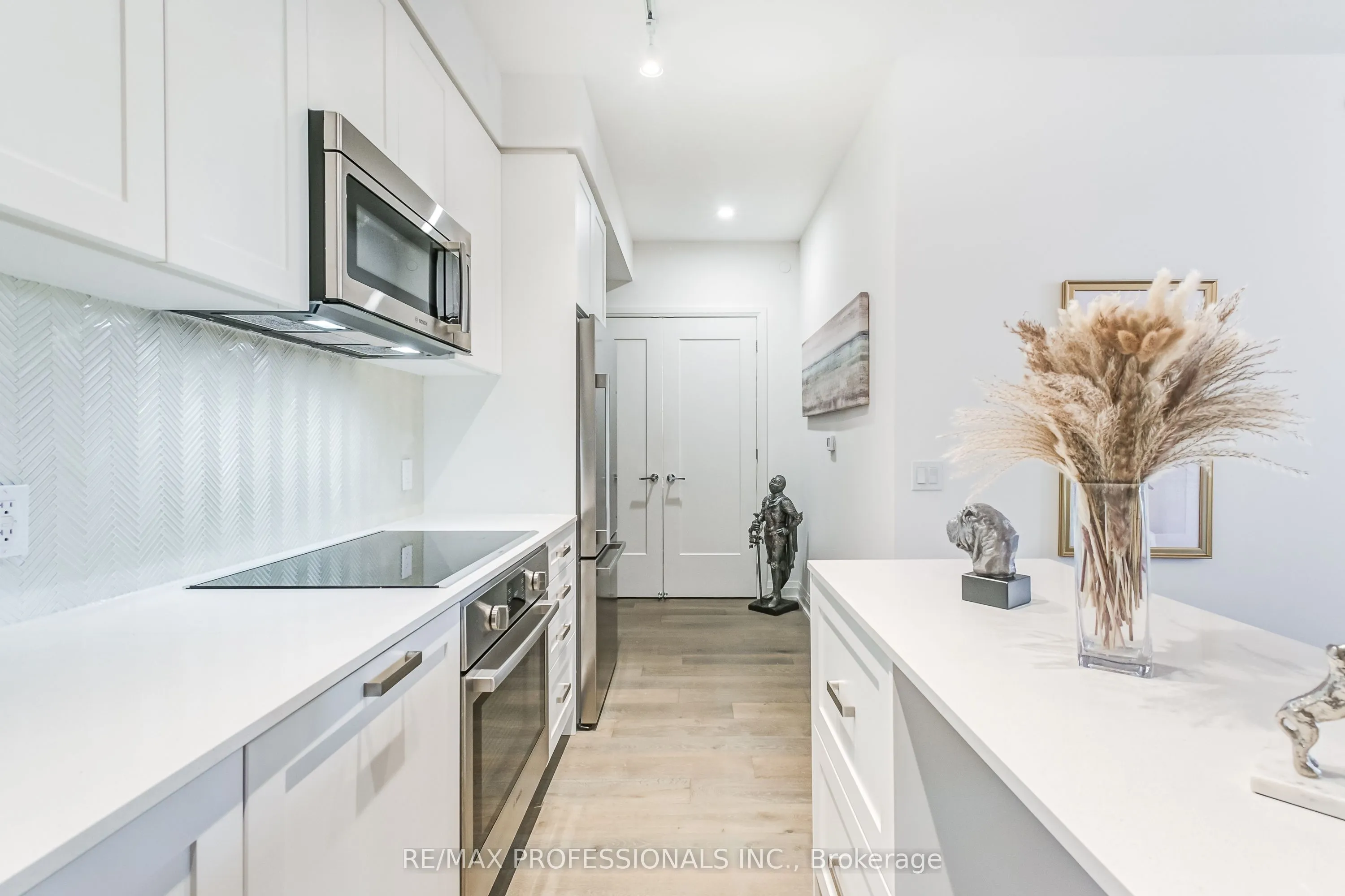 Condo Apartment interior view at 293 The Kingsway N/A Toronto