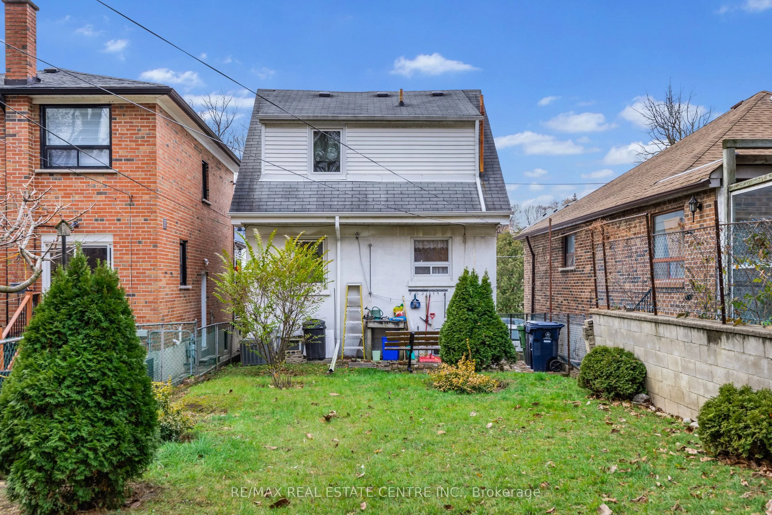 Detached living room at 15 Cliff Street Toronto
