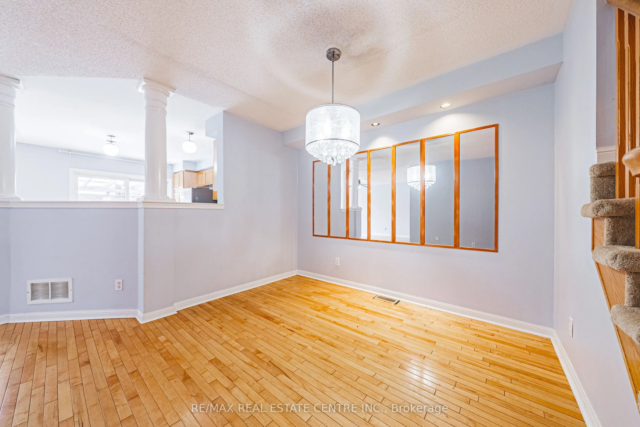 Att/Row/Townhouse kitchen at 1133 Barclay Circle Milton