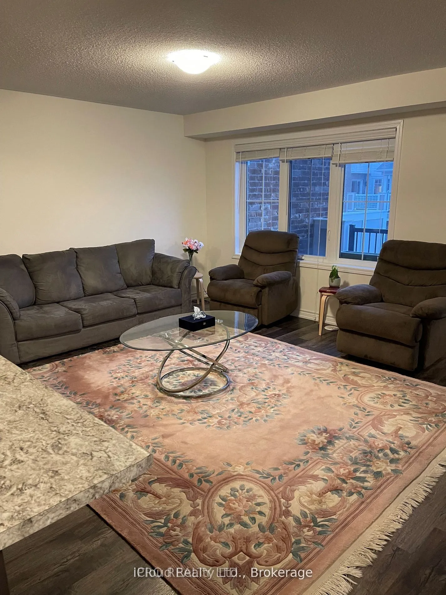 Att/Row/Townhouse kitchen at 998 Alder Gate Milton