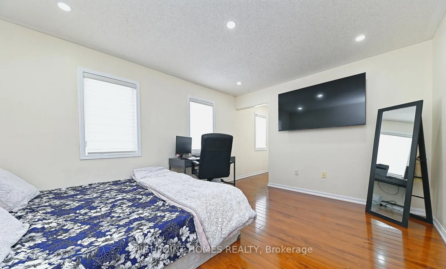 Detached living room at 993 Whewell Trail N/A Milton