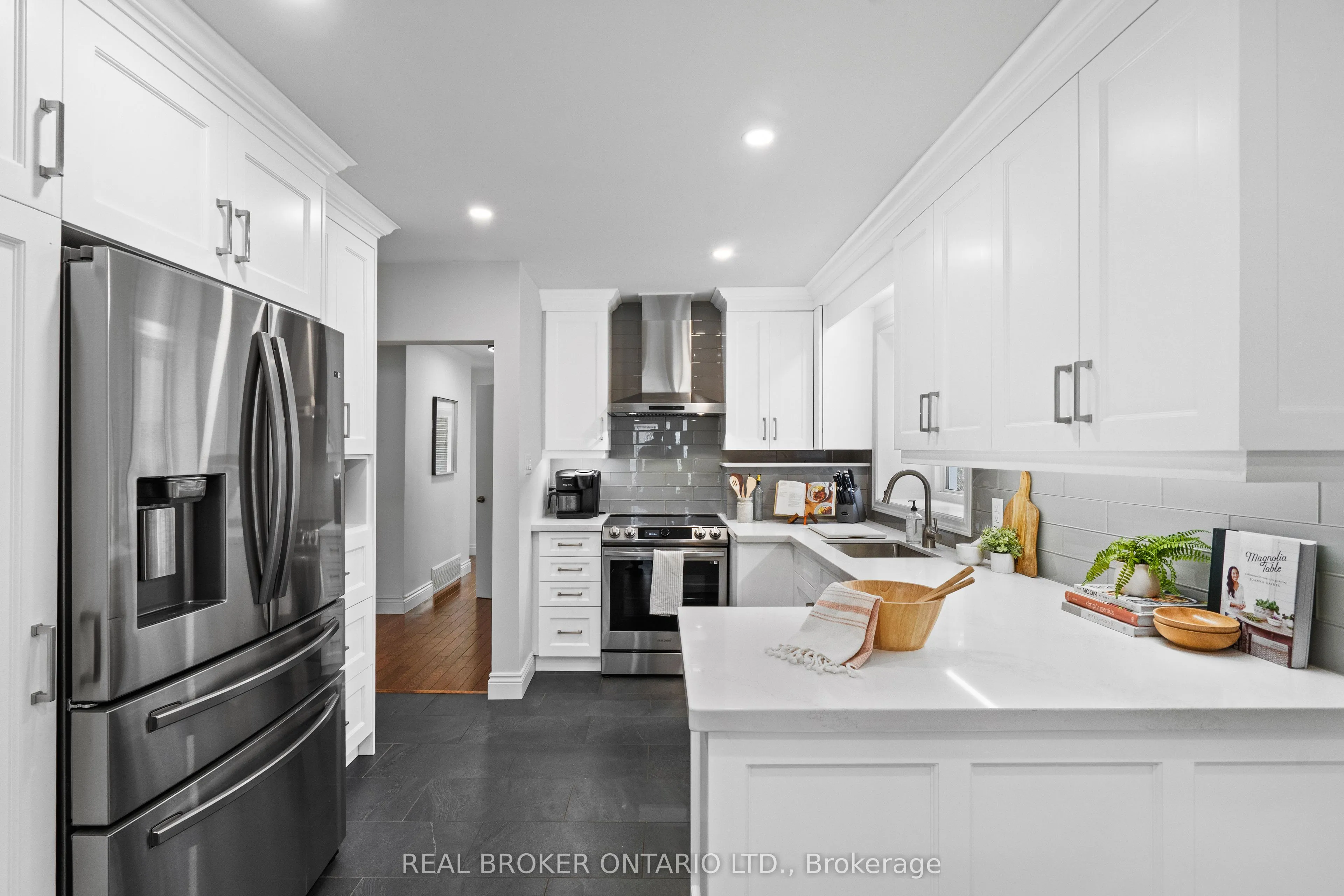 Detached kitchen at 21 Decarie Circle Toronto