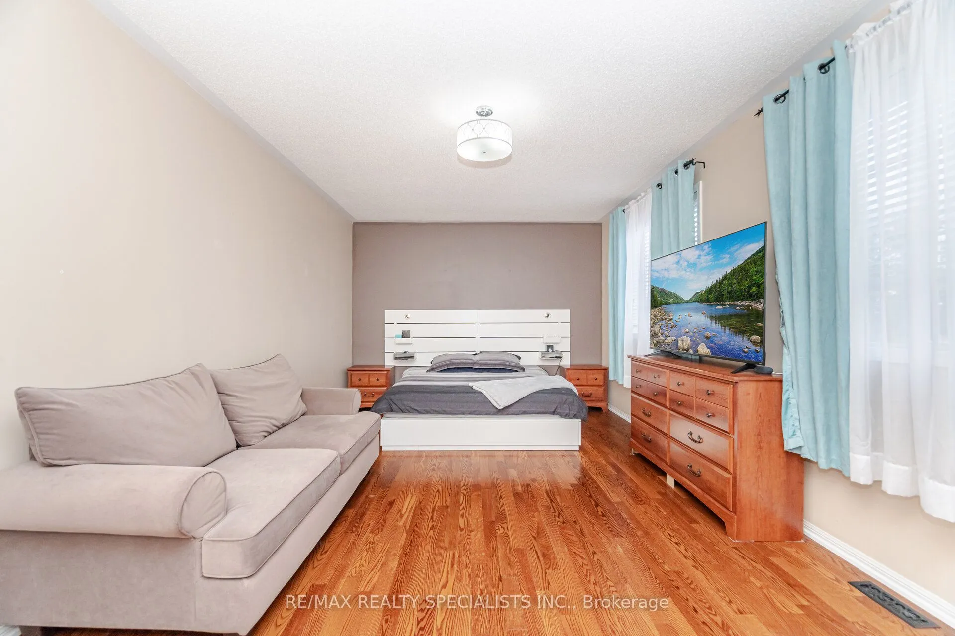 Detached interior view at 990 Lancaster Boulevard Milton