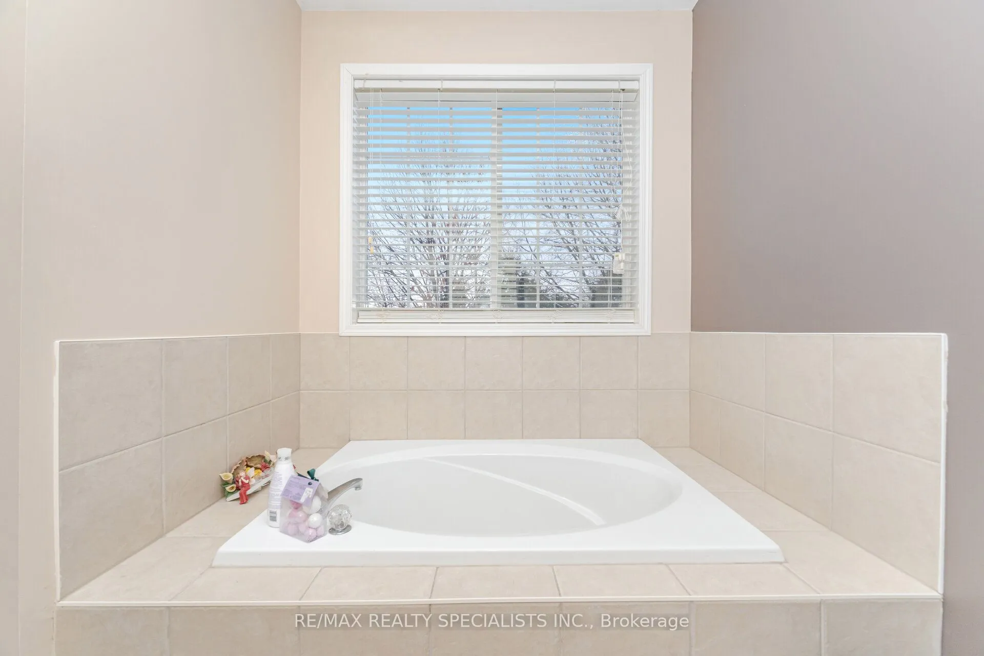 Detached kitchen at 990 Lancaster Boulevard Milton