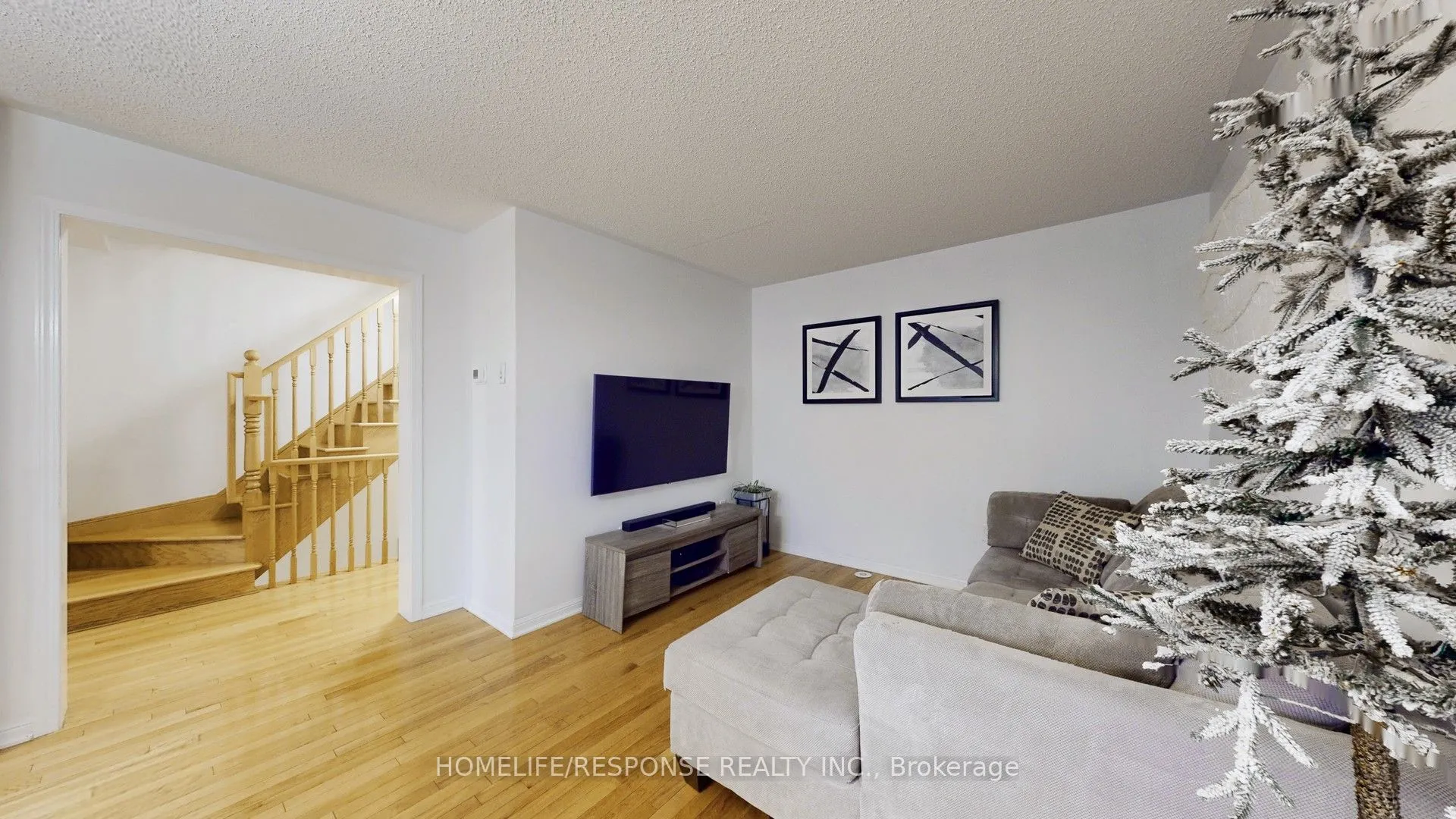 Att/Row/Townhouse living room at 931 Deverell Place Milton